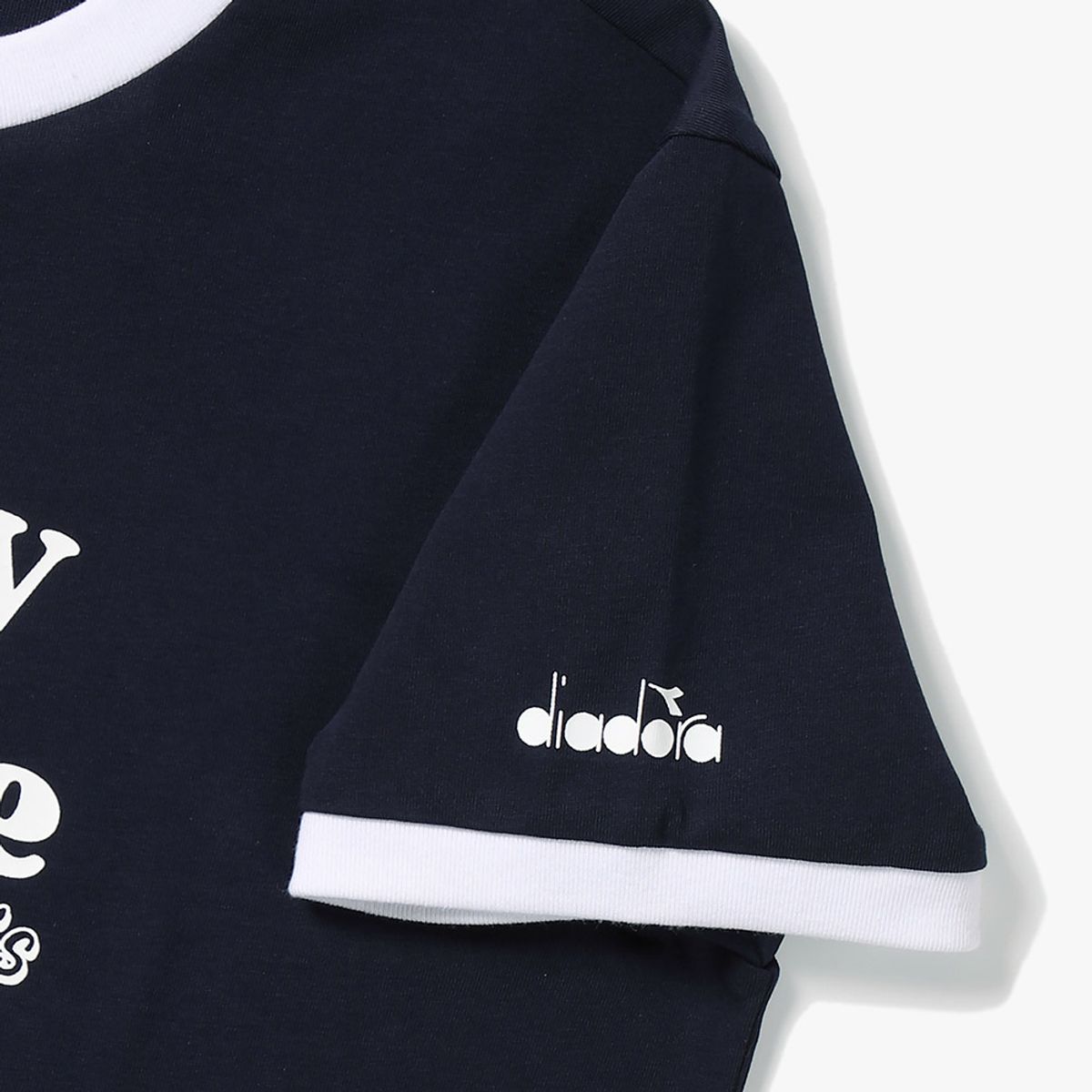 디아도라(diadora) 플레이포러브체리 링거 반팔 티셔츠 NAVY