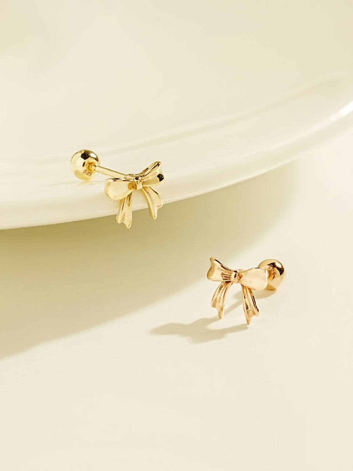 미니멀피어싱(MINIMALPIERCING) 14K 그레이스 리본 피어싱 귀걸이