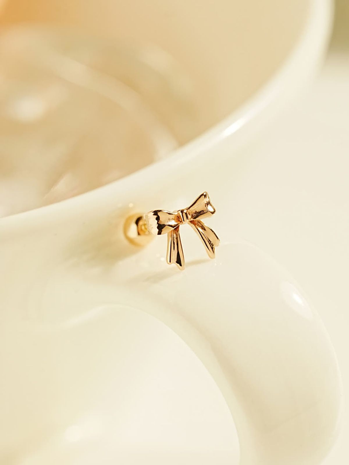 미니멀피어싱(MINIMALPIERCING) 14K 그레이스 리본 피어싱 귀걸이