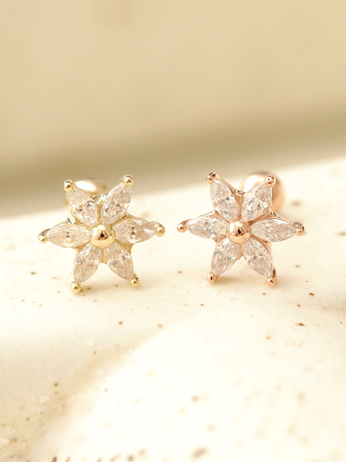 미니멀피어싱(MINIMALPIERCING) 14K 스노우 플라워 피어싱 귀걸이