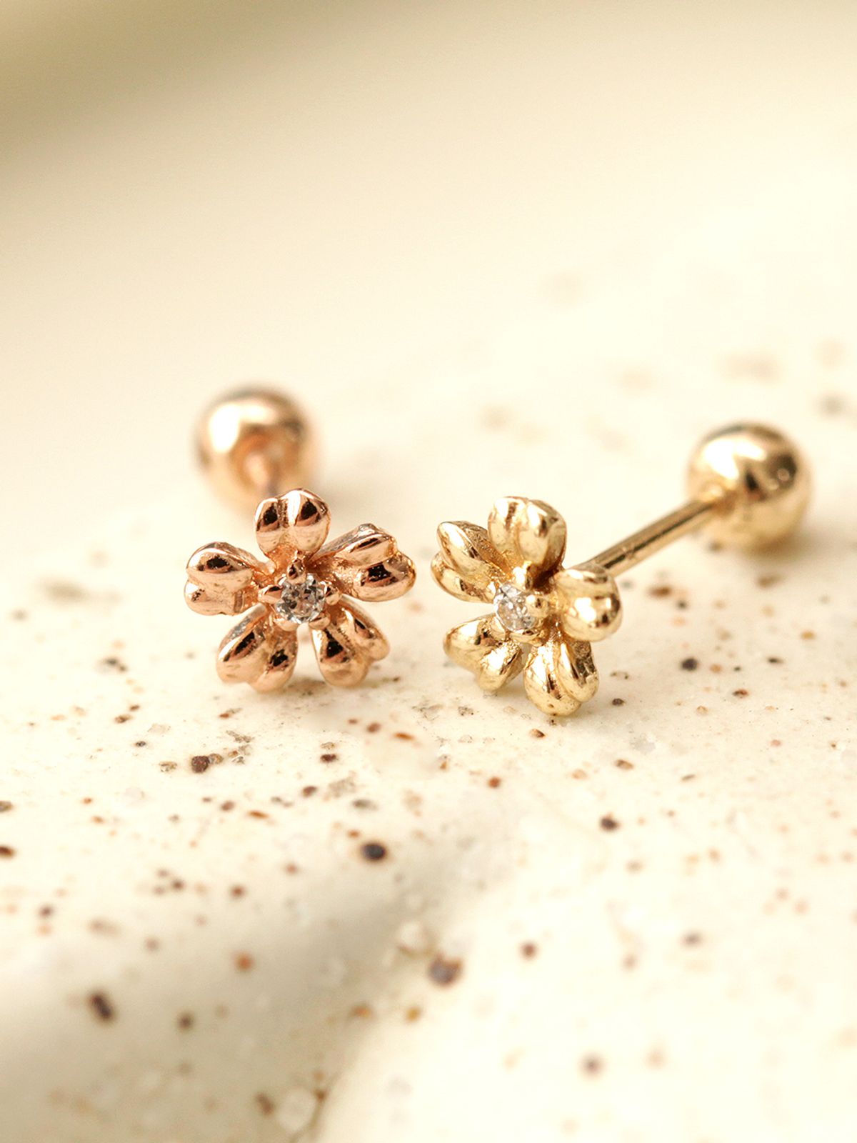미니멀피어싱(MINIMALPIERCING) 14K 미니 큐빅 꽃잎 플라워 피어싱 귀걸이