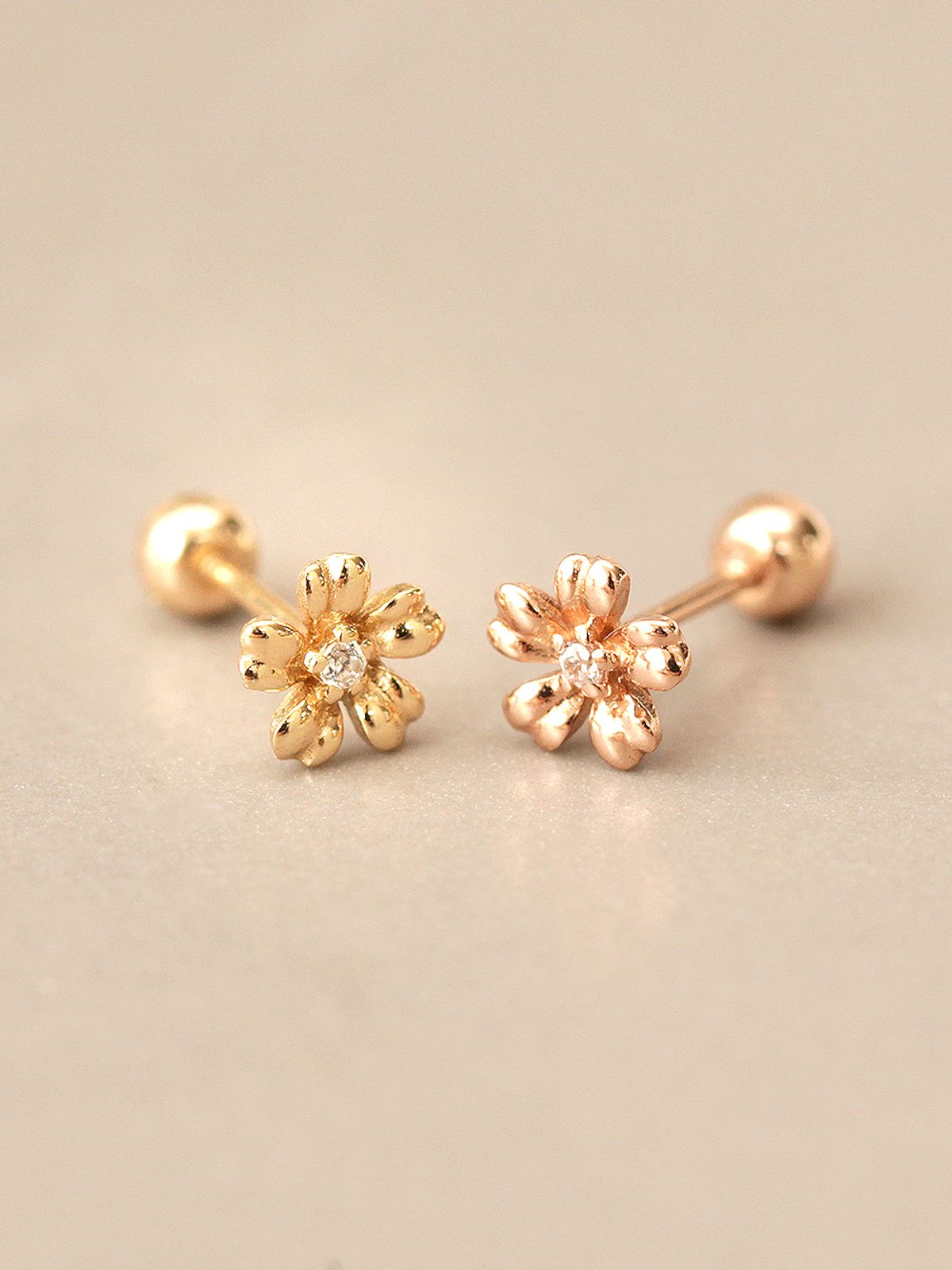 미니멀피어싱(MINIMALPIERCING) 14K 미니 큐빅 꽃잎 플라워 피어싱 귀걸이