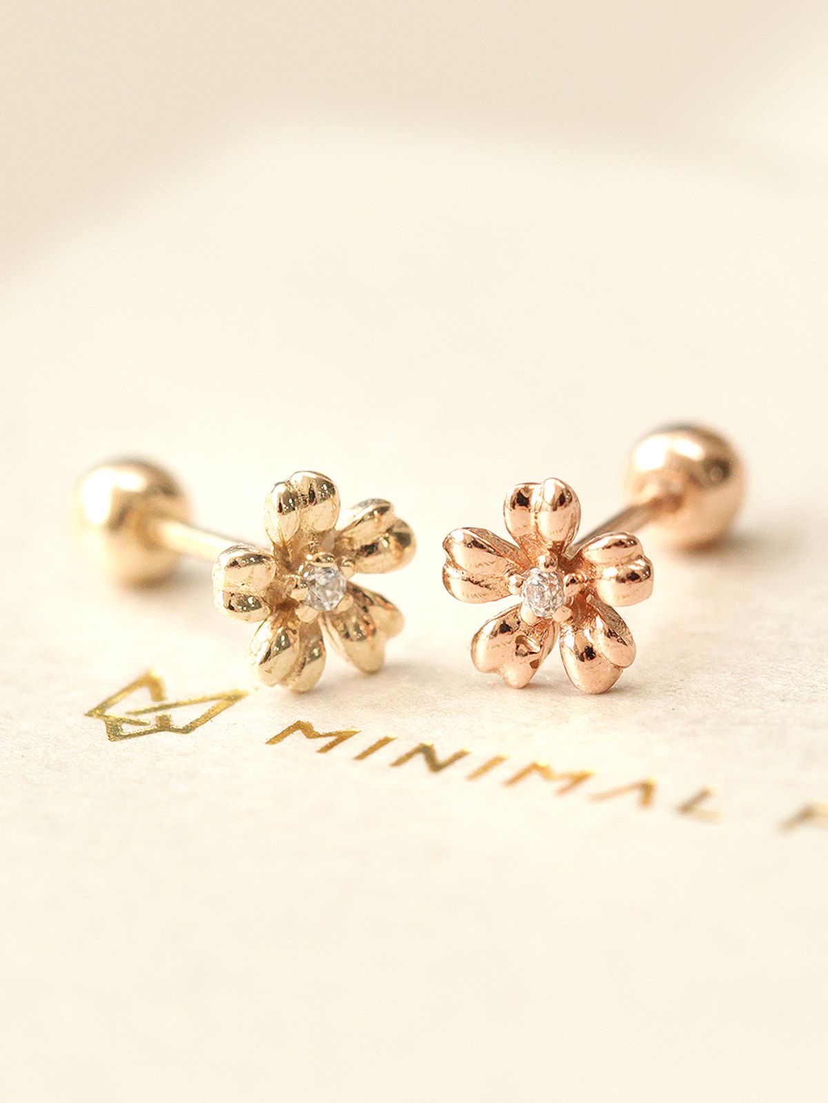 미니멀피어싱(MINIMALPIERCING) 14K 미니 큐빅 꽃잎 플라워 피어싱 귀걸이