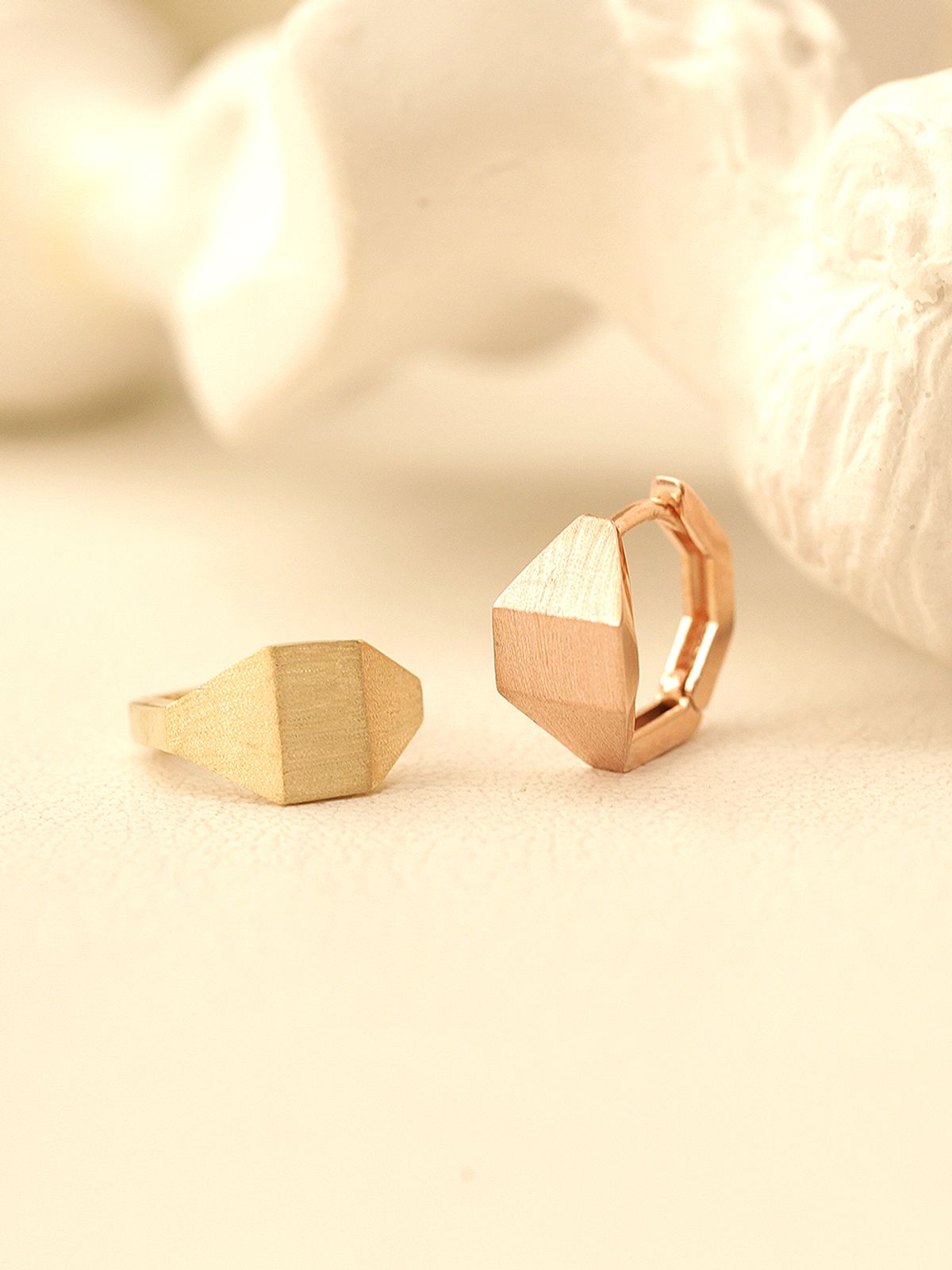 미니멀피어싱(MINIMALPIERCING) 14K 무광 엣지 사각 원터치 링 귀걸이