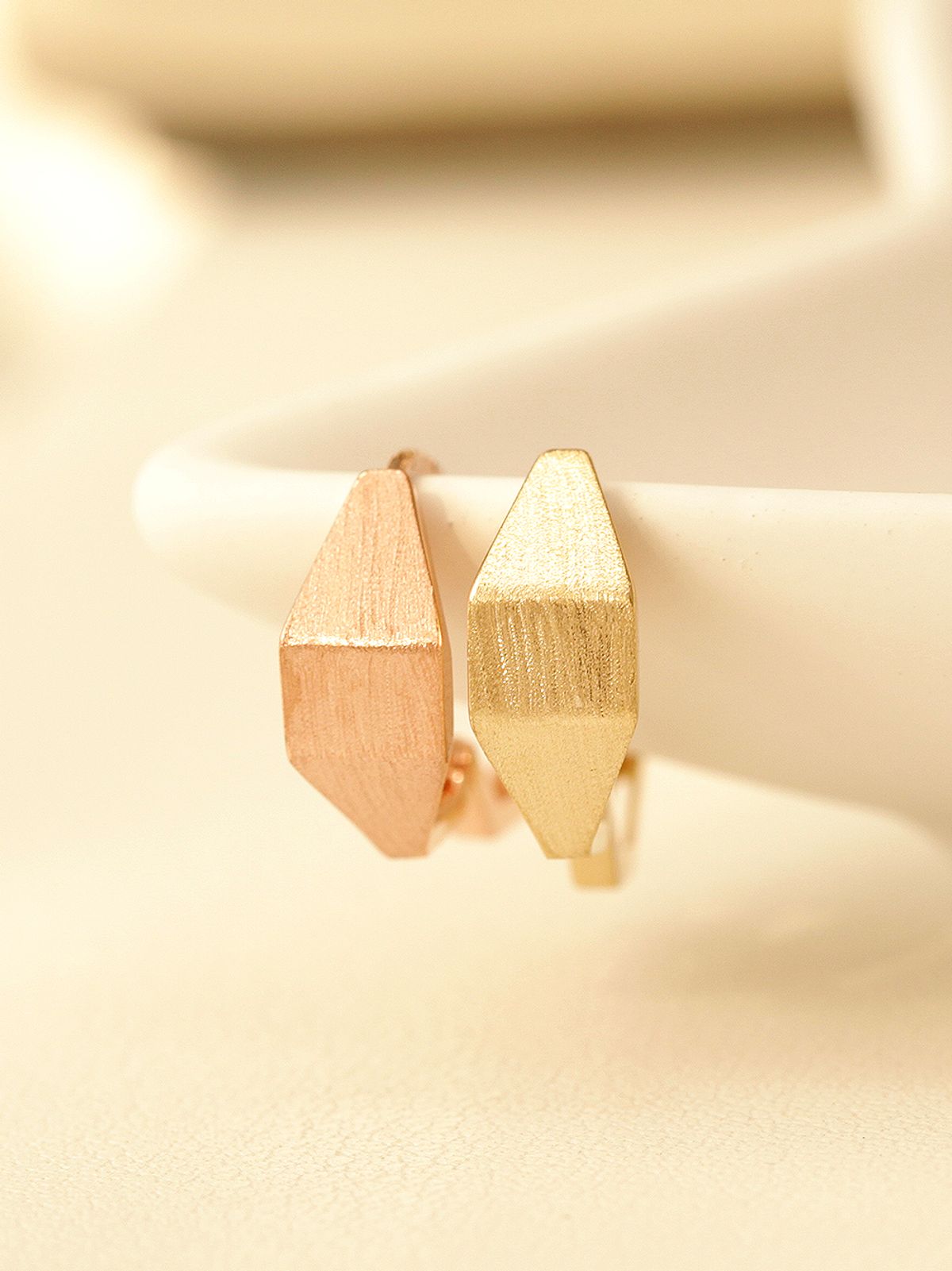 미니멀피어싱(MINIMALPIERCING) 14K 무광 엣지 사각 원터치 링 귀걸이