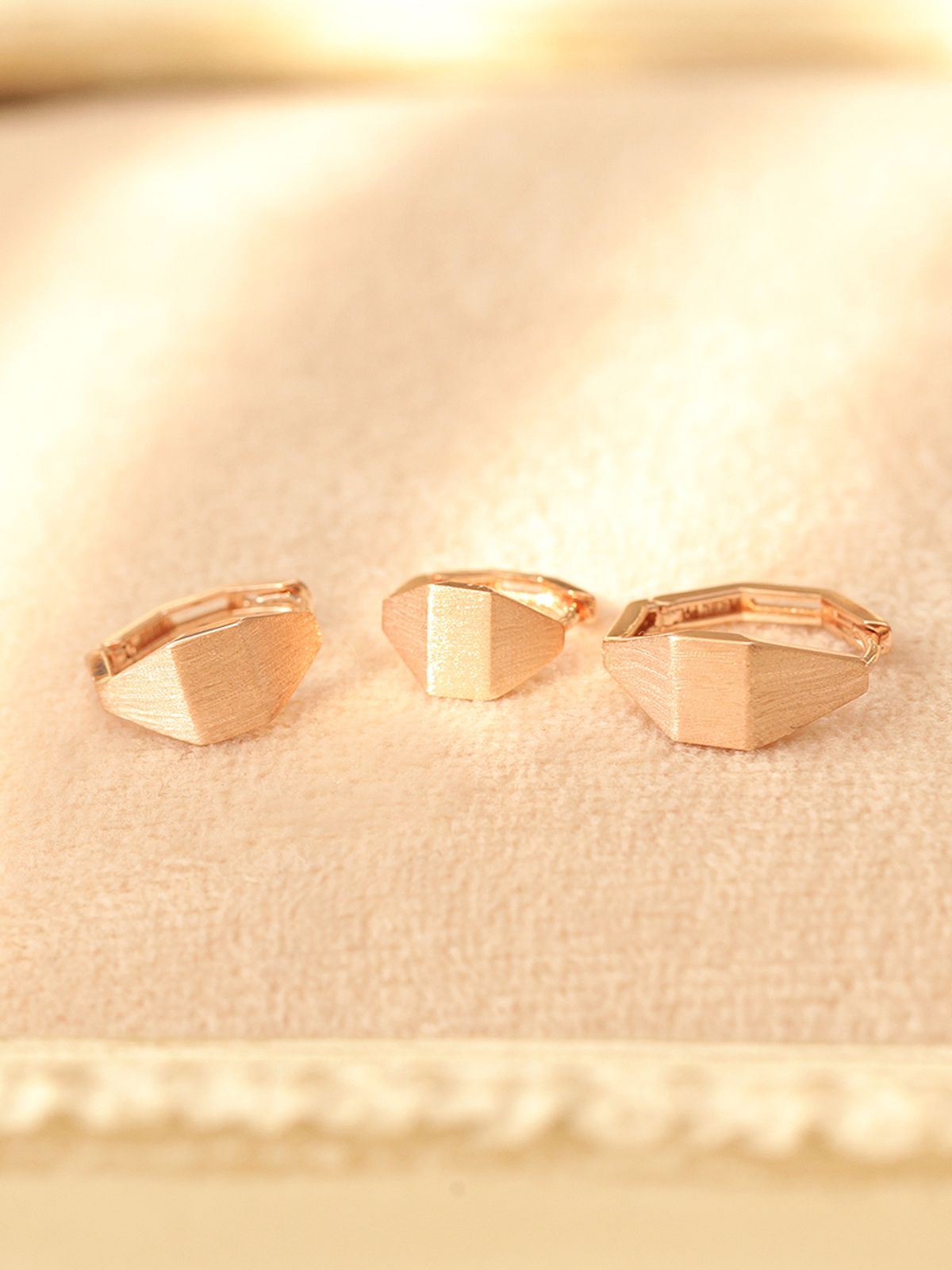 미니멀피어싱(MINIMALPIERCING) 14K 무광 엣지 사각 원터치 링 귀걸이