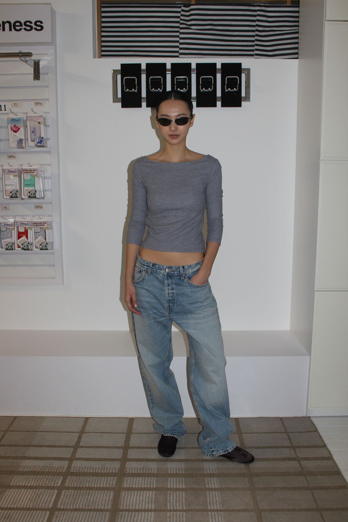 어텐즈(ATTENDS) Restrained boat neck tee shirt (Gray)