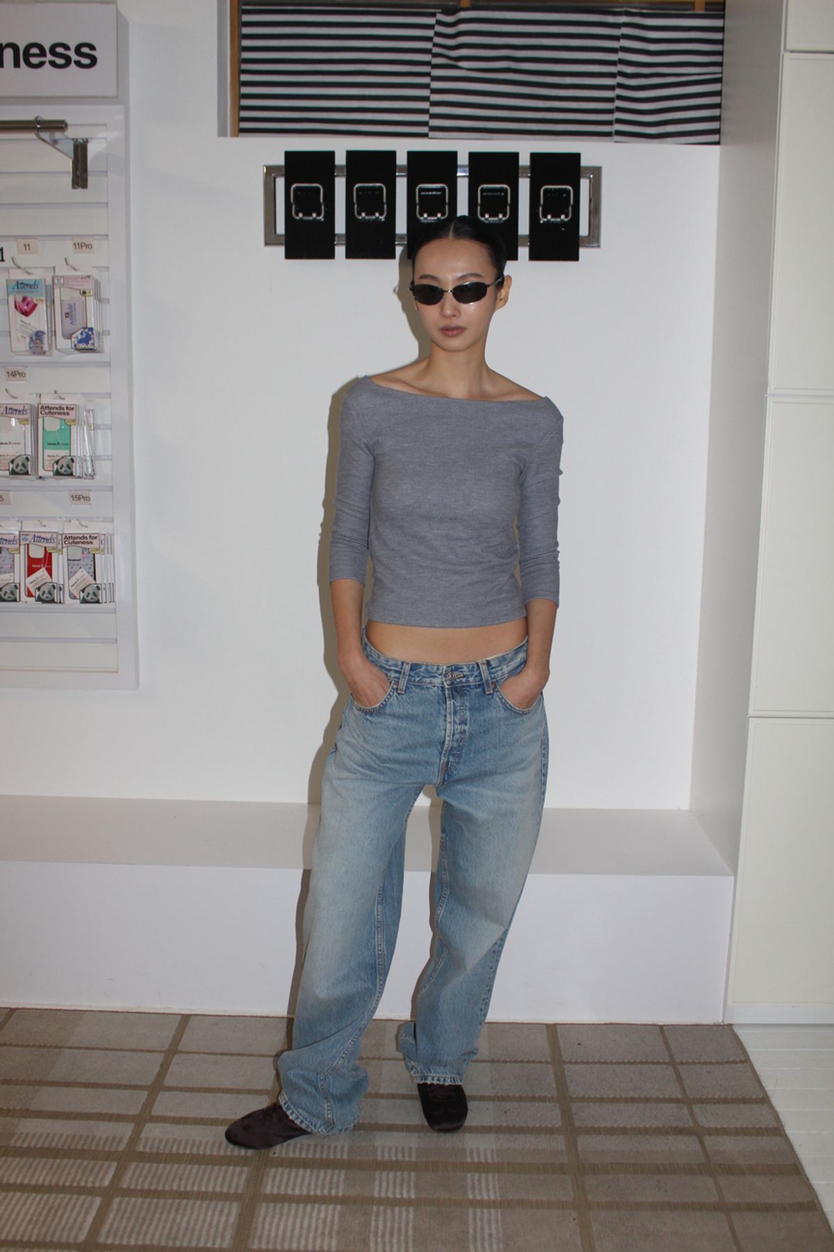 어텐즈(ATTENDS) Restrained boat neck tee shirt (Gray)