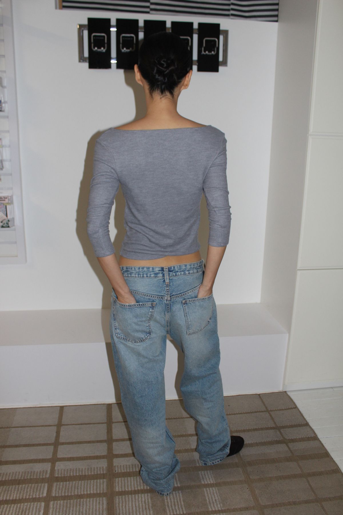 어텐즈(ATTENDS) Restrained boat neck tee shirt (Gray)
