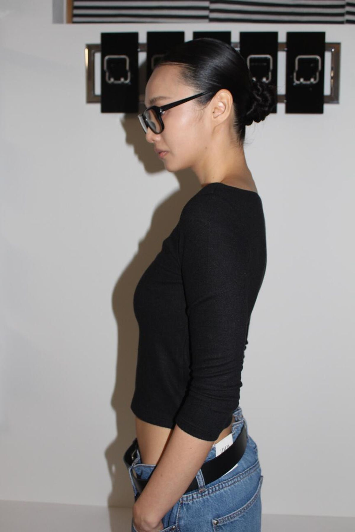 어텐즈(ATTENDS) Restrained boat neck tee shirt (Black)