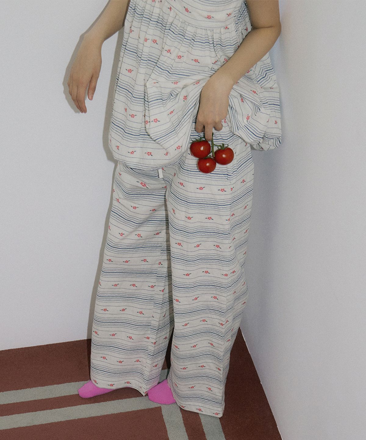 리올그(REORG) WOI CAMELLIA WIDE BANDING PANTS NAVY PINK