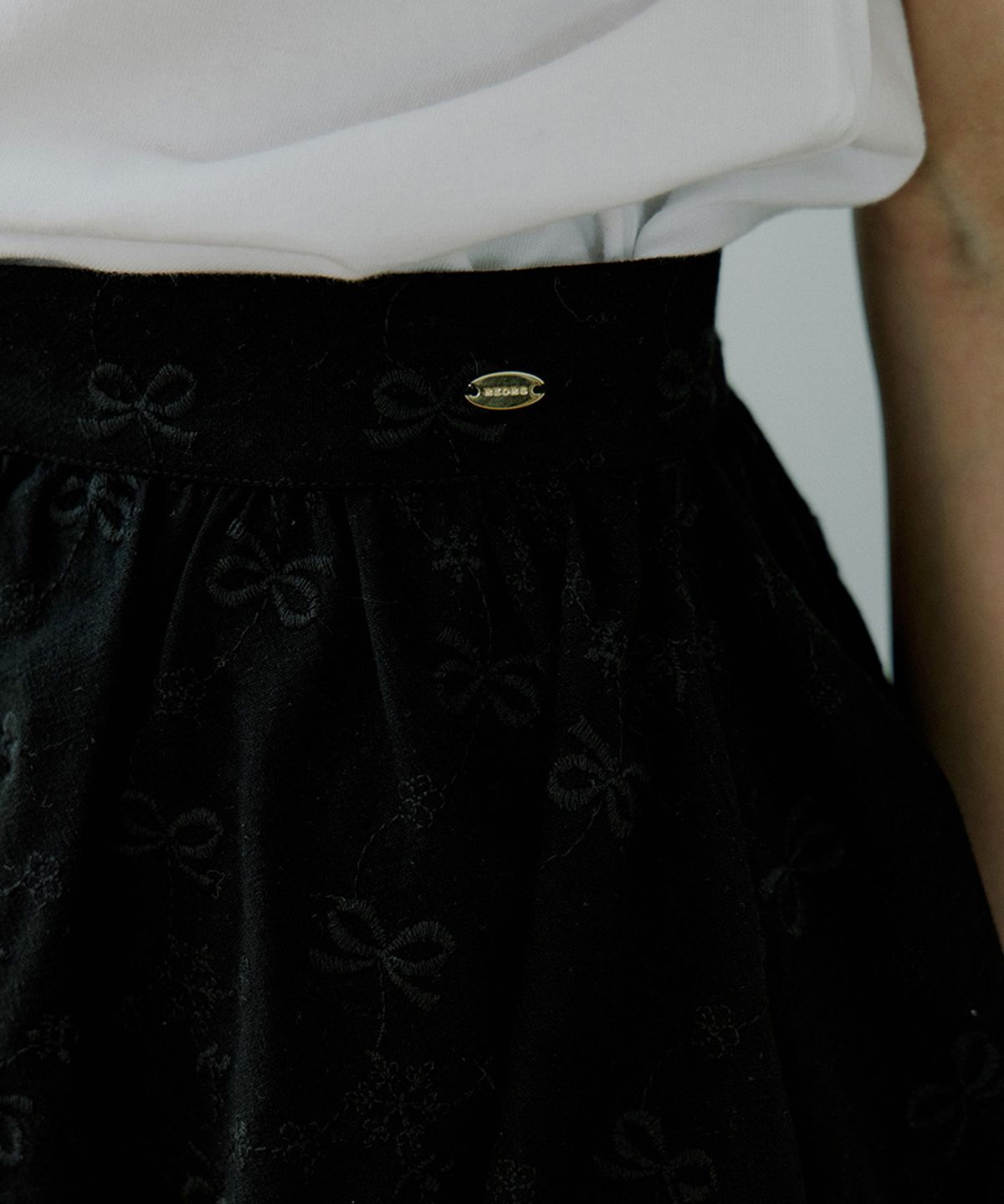 리올그(REORG) WOI BALLOON MINI SKIRT BLACK