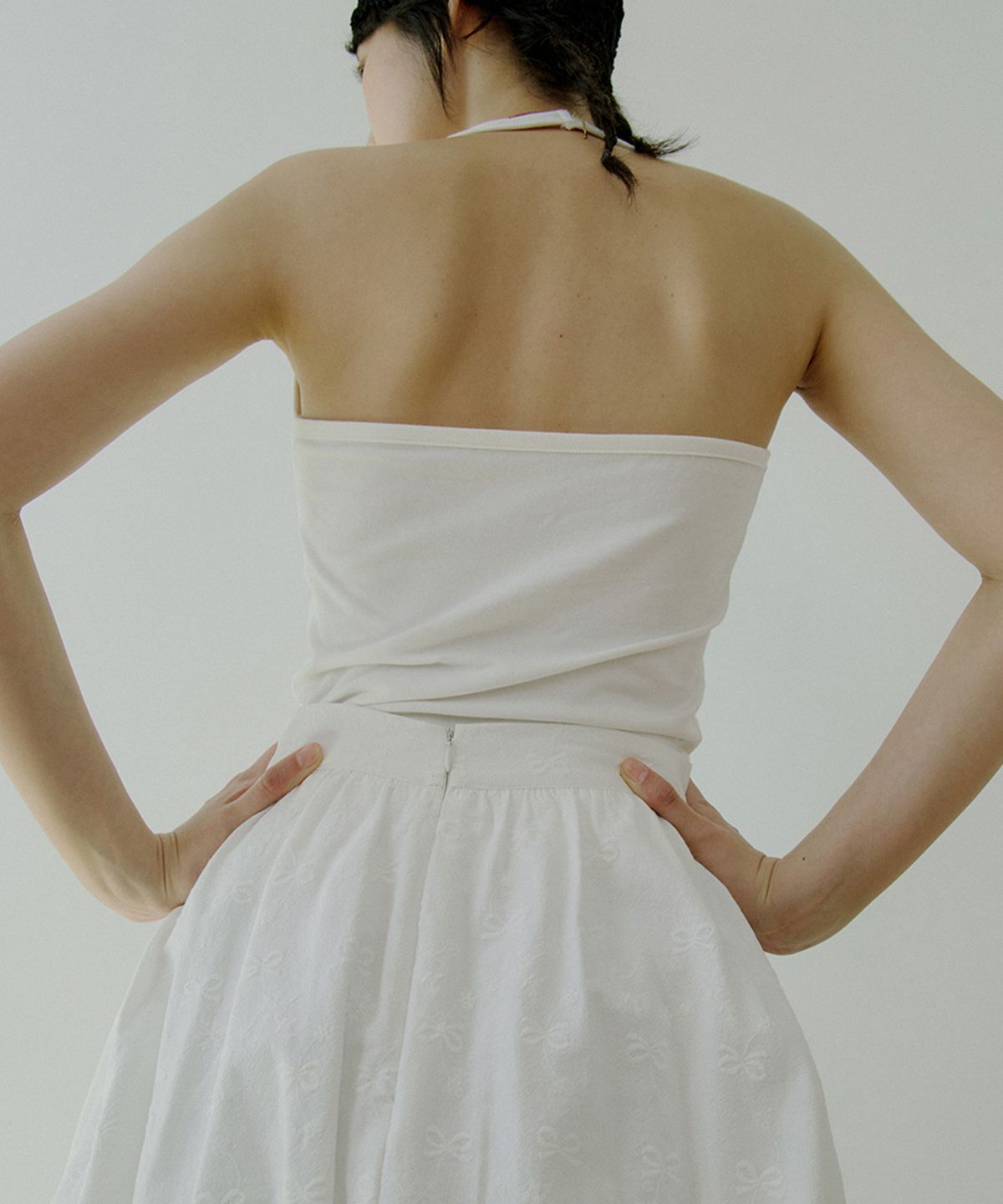 리올그(REORG) WOI HALTERNECK SLEEVELESS WHITE