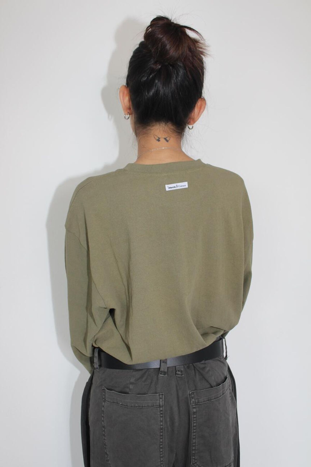 어텐즈(ATTENDS) Basic Long Sleeve Tee Shirt (Washing Khaki)