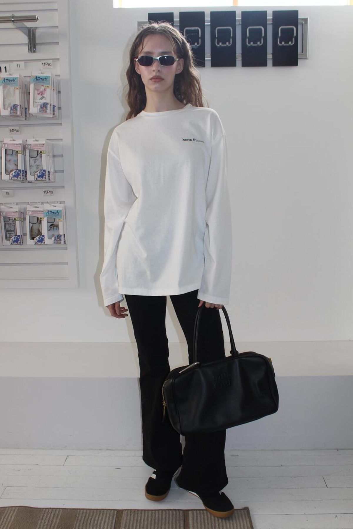 어텐즈(ATTENDS) White Long Sleeveless Tee Shirt