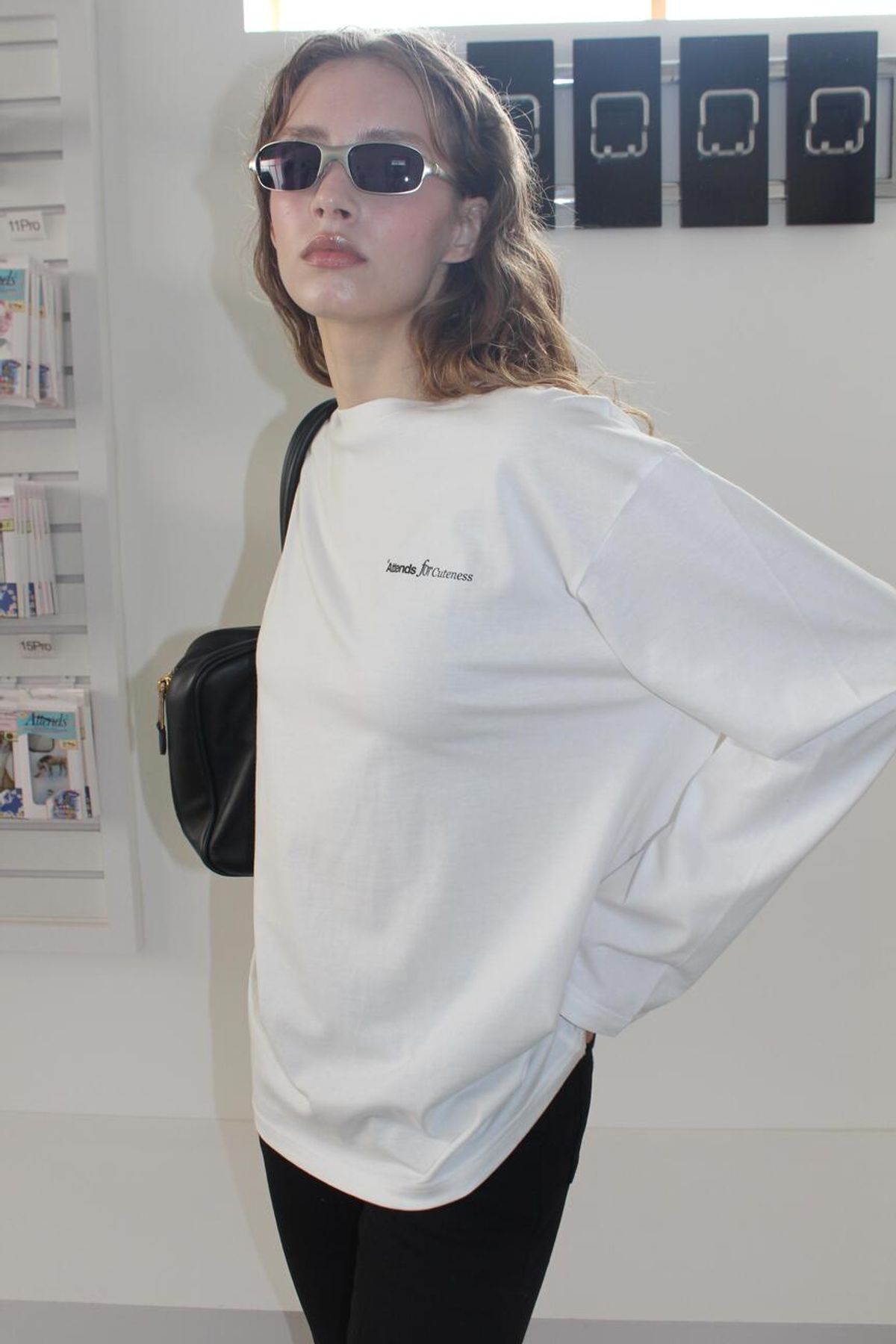 어텐즈(ATTENDS) White Long Sleeveless Tee Shirt
