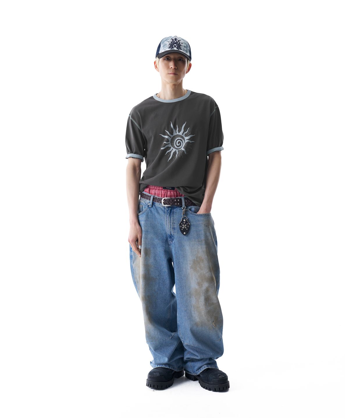 아캄(AAKAM) Cracked Sun Ringer Top (Dark Gray)
