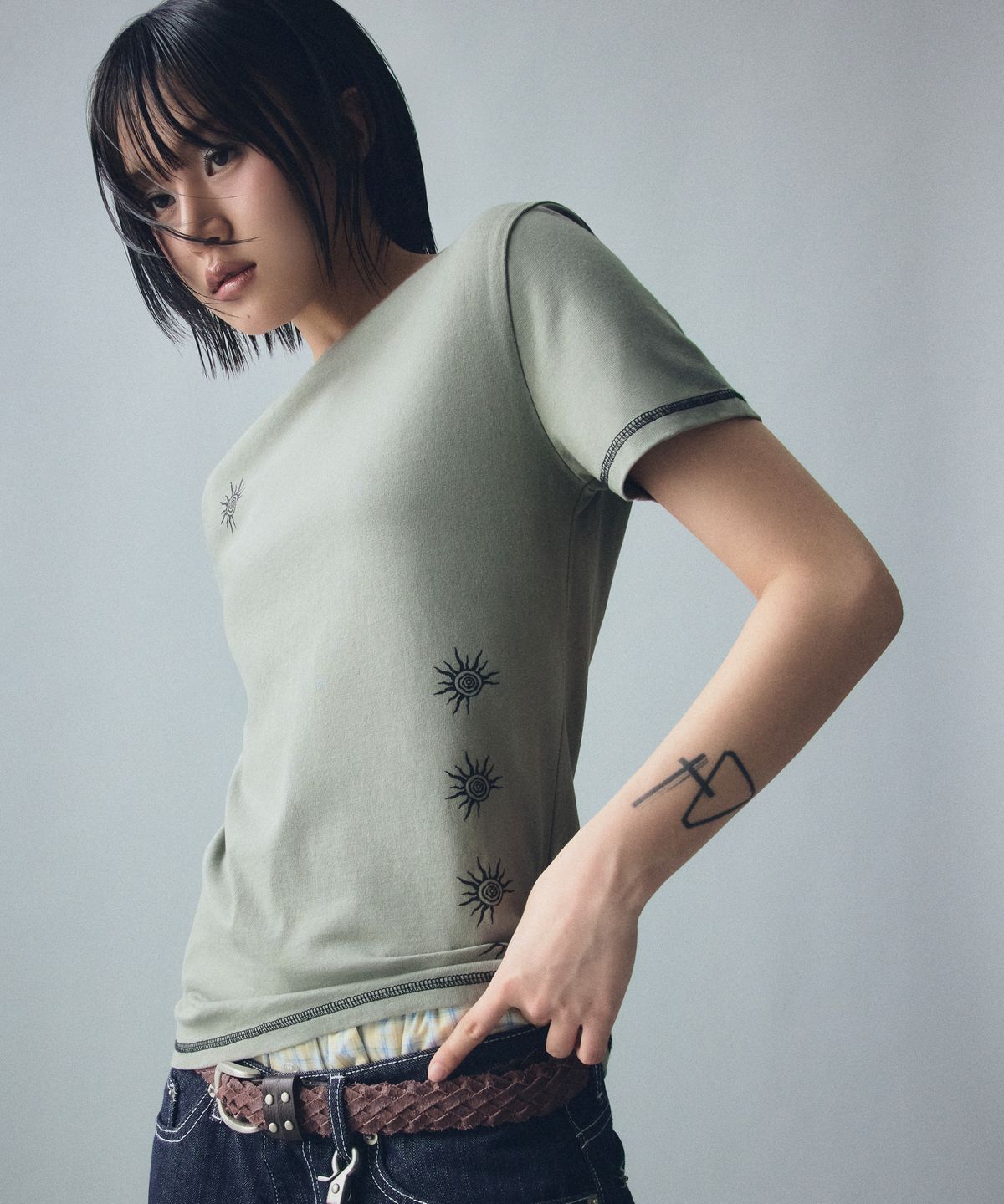 아캄(AAKAM) Cracked Sun Half Top (Khaki)