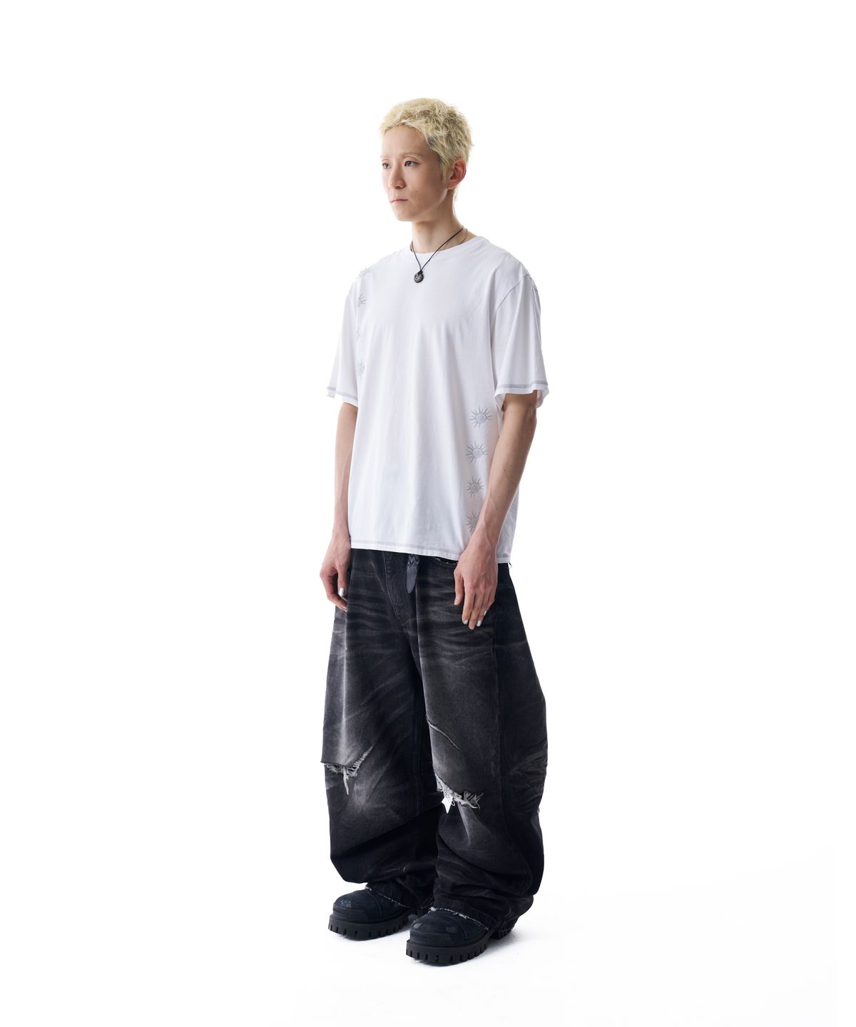 아캄(AAKAM) Cracked Sun Half Top (White)