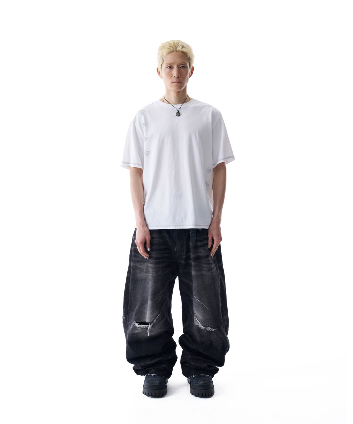 아캄(AAKAM) Cracked Sun Half Top (White)