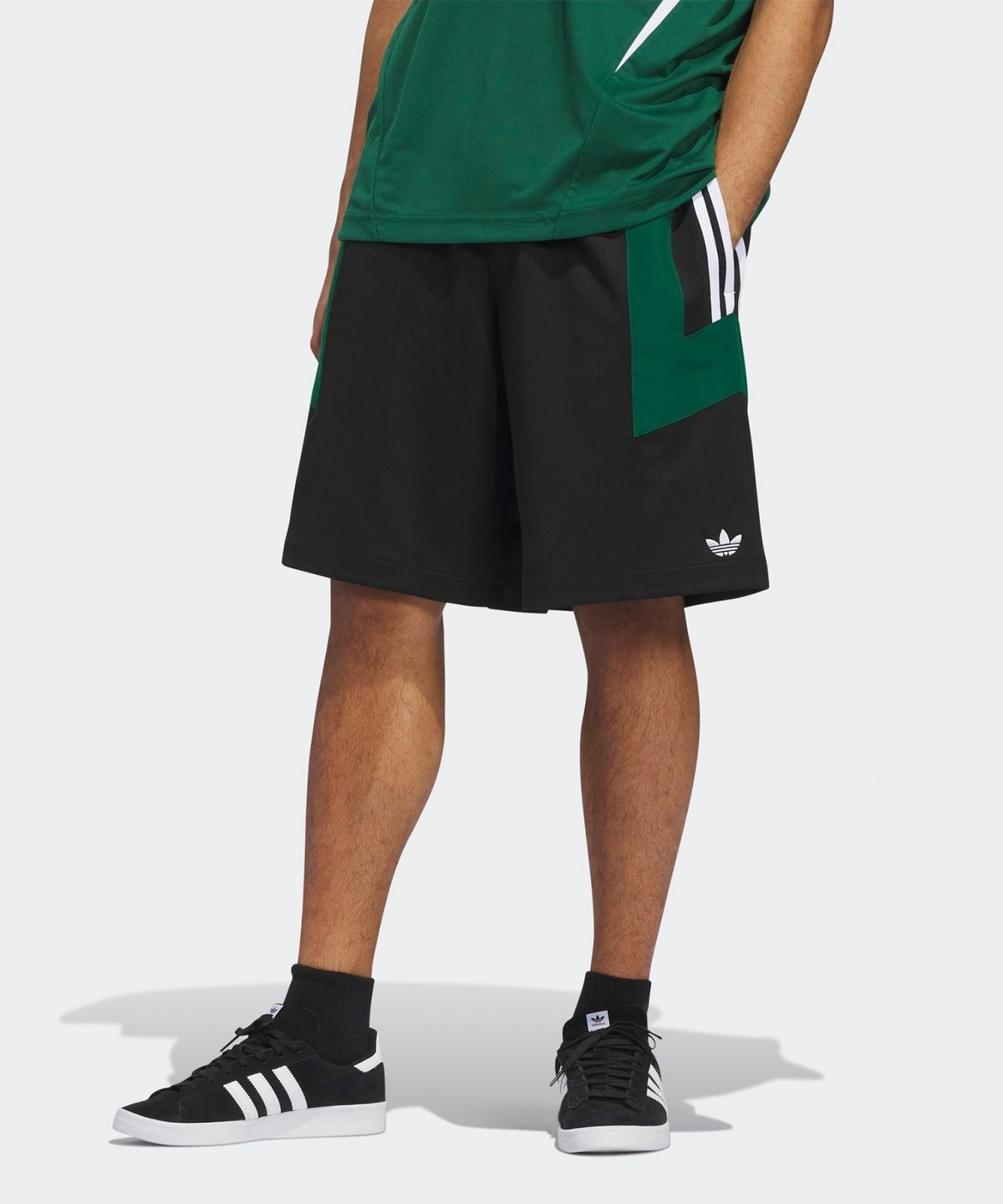 아디다스(ADIDAS) 스케이트보딩 풋볼 숏 팬츠 - 블랙 / JC7603
