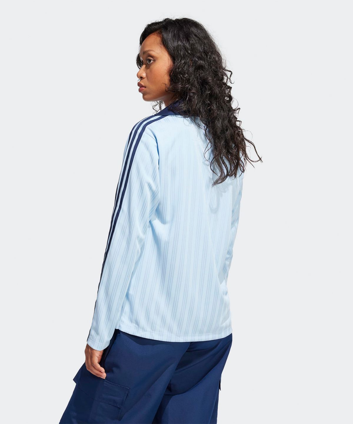 아디다스(ADIDAS) 풋볼 자카드 브이넥 긴팔 폴로 셔츠 - 클리어스카이 / JD2604