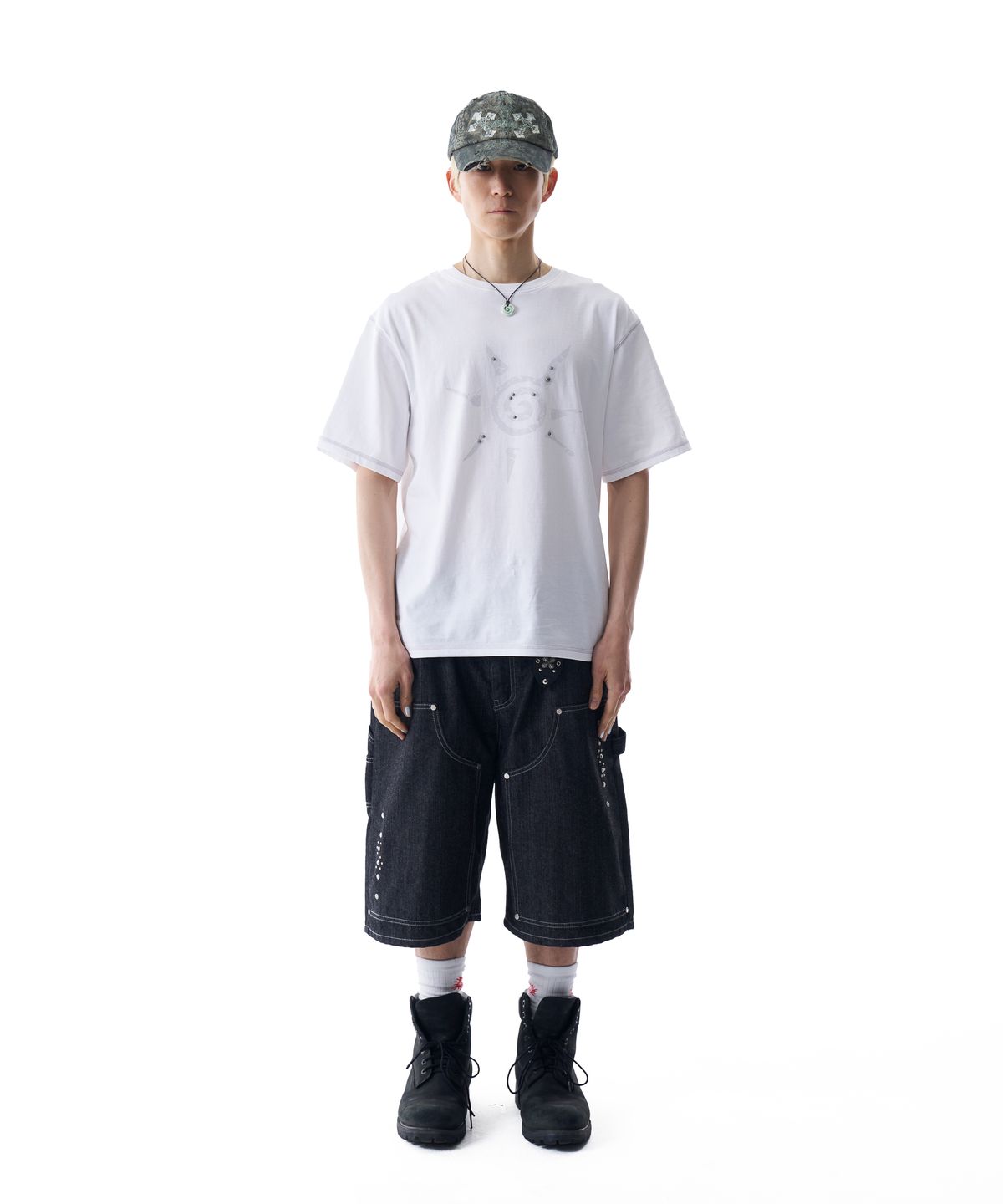 아캄(AAKAM) Studded Double Knee Bermuda Denim Pants (Black)