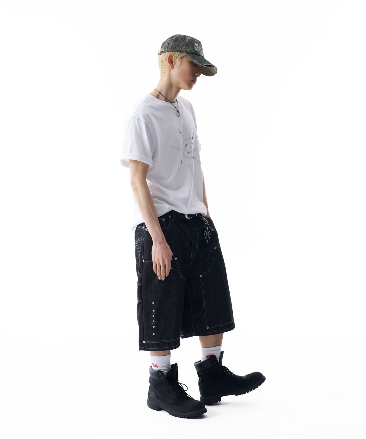 아캄(AAKAM) Studded Double Knee Bermuda Denim Pants (Black)