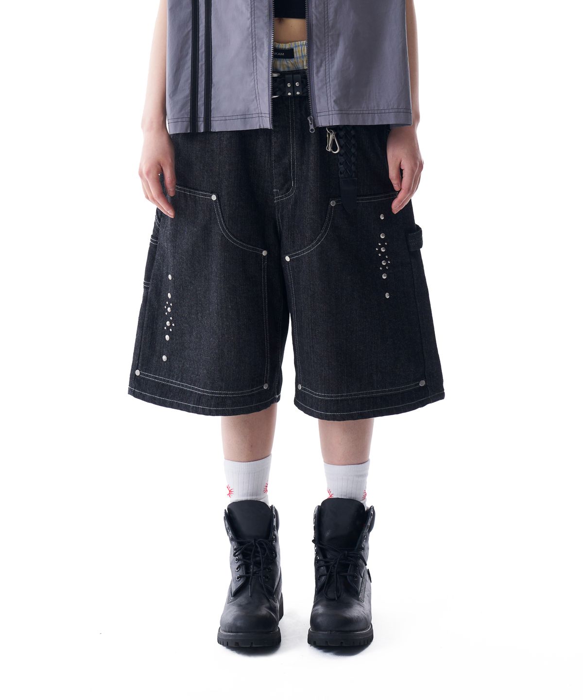 아캄(AAKAM) Studded Double Knee Bermuda Denim Pants (Black)