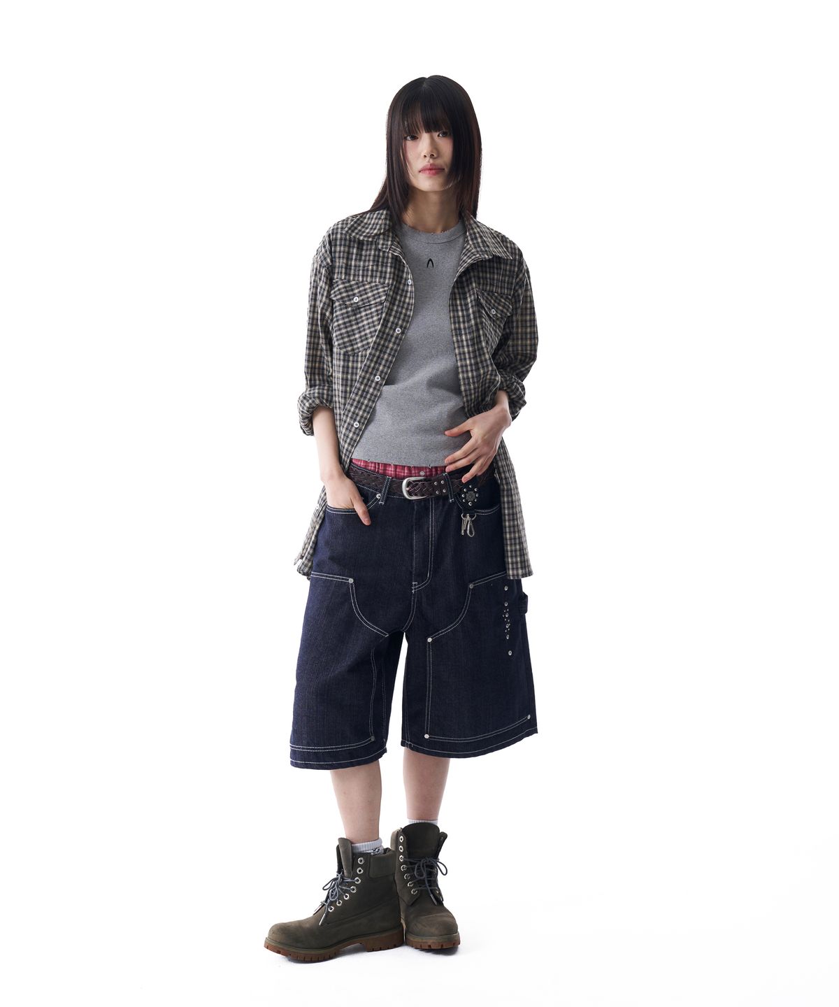 아캄(AAKAM) Studded Double Knee Bermuda Denim Pants (Dark Blue)