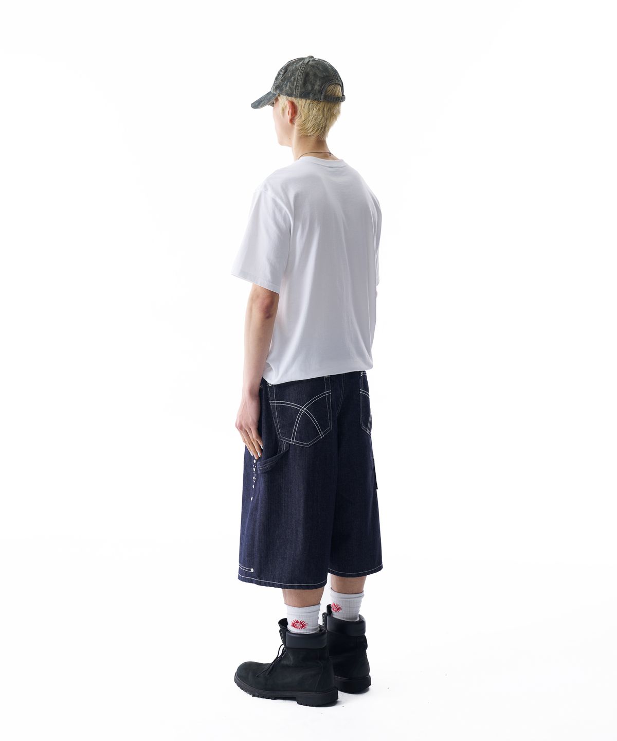 아캄(AAKAM) Studded Double Knee Bermuda Denim Pants (Dark Blue)