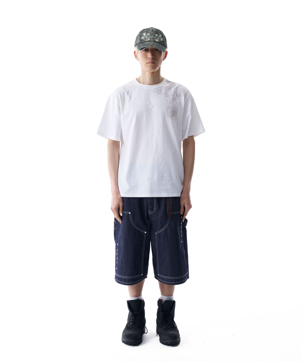아캄(AAKAM) Studded Double Knee Bermuda Denim Pants (Dark Blue)