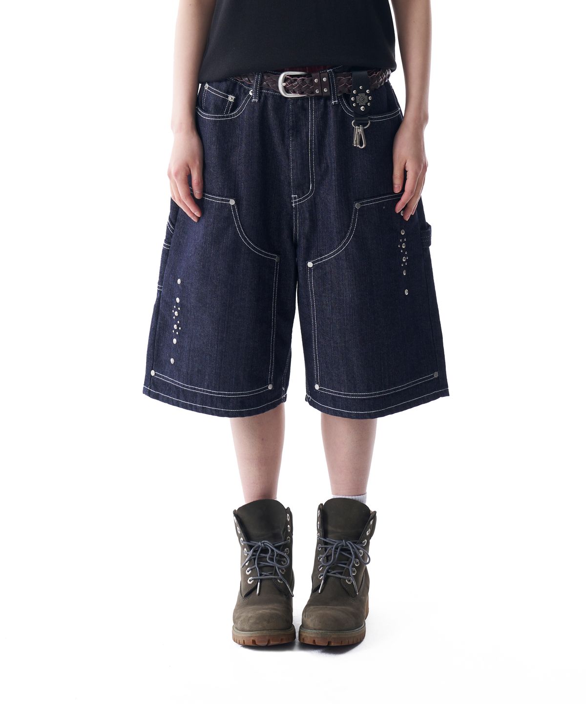 아캄(AAKAM) Studded Double Knee Bermuda Denim Pants (Dark Blue)