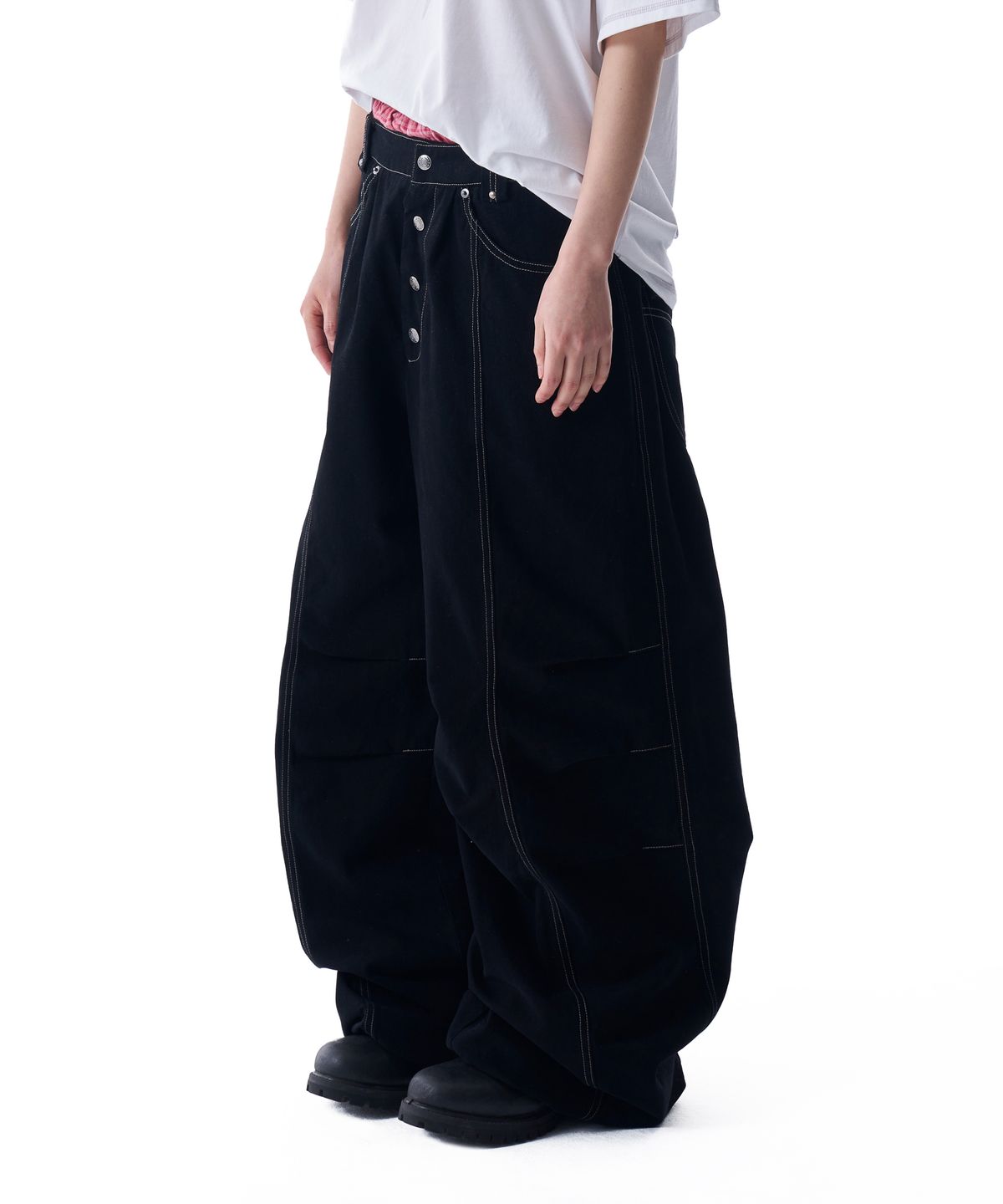 아캄(AAKAM) Knee Pin-tuck Studded Cotton Pants (Black)