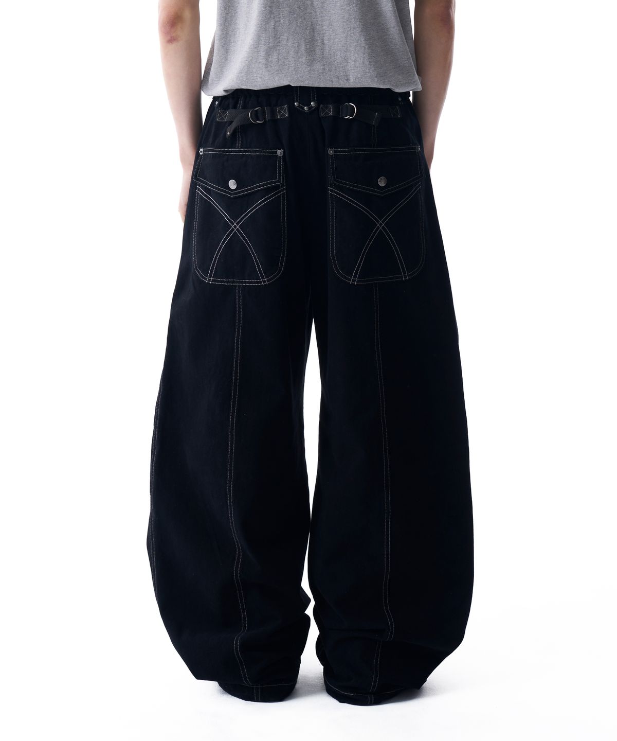 아캄(AAKAM) Knee Pin-tuck Studded Cotton Pants (Black)