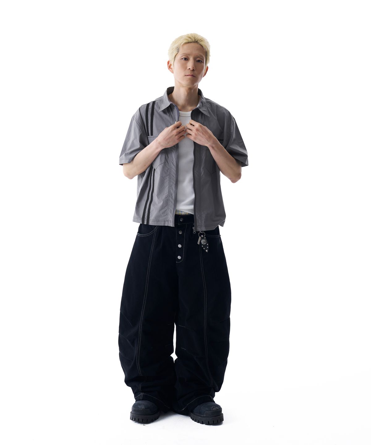 아캄(AAKAM) Knee Pin-tuck Studded Cotton Pants (Black)