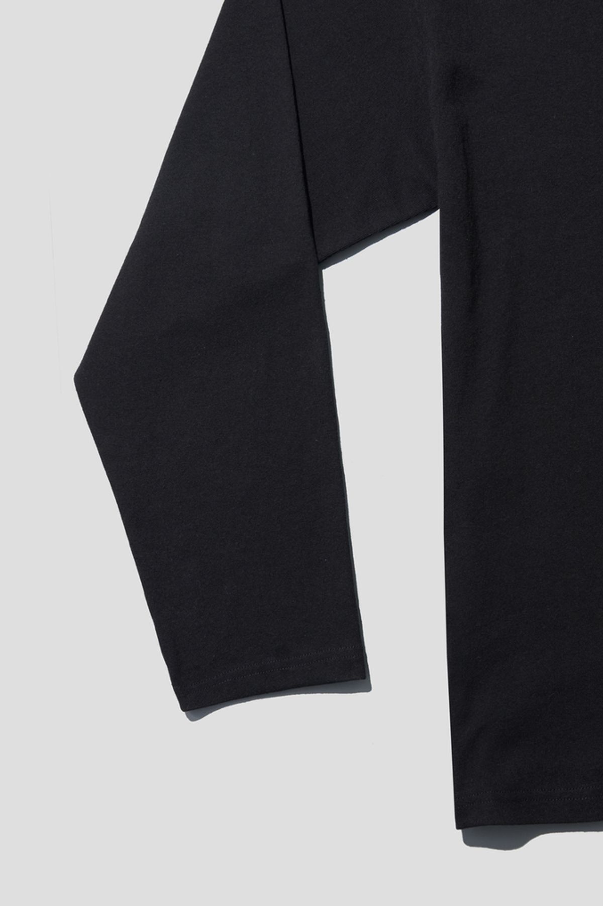 어텐즈(ATTENDS) Basic Long Sleeve Tee Shirt (Black)