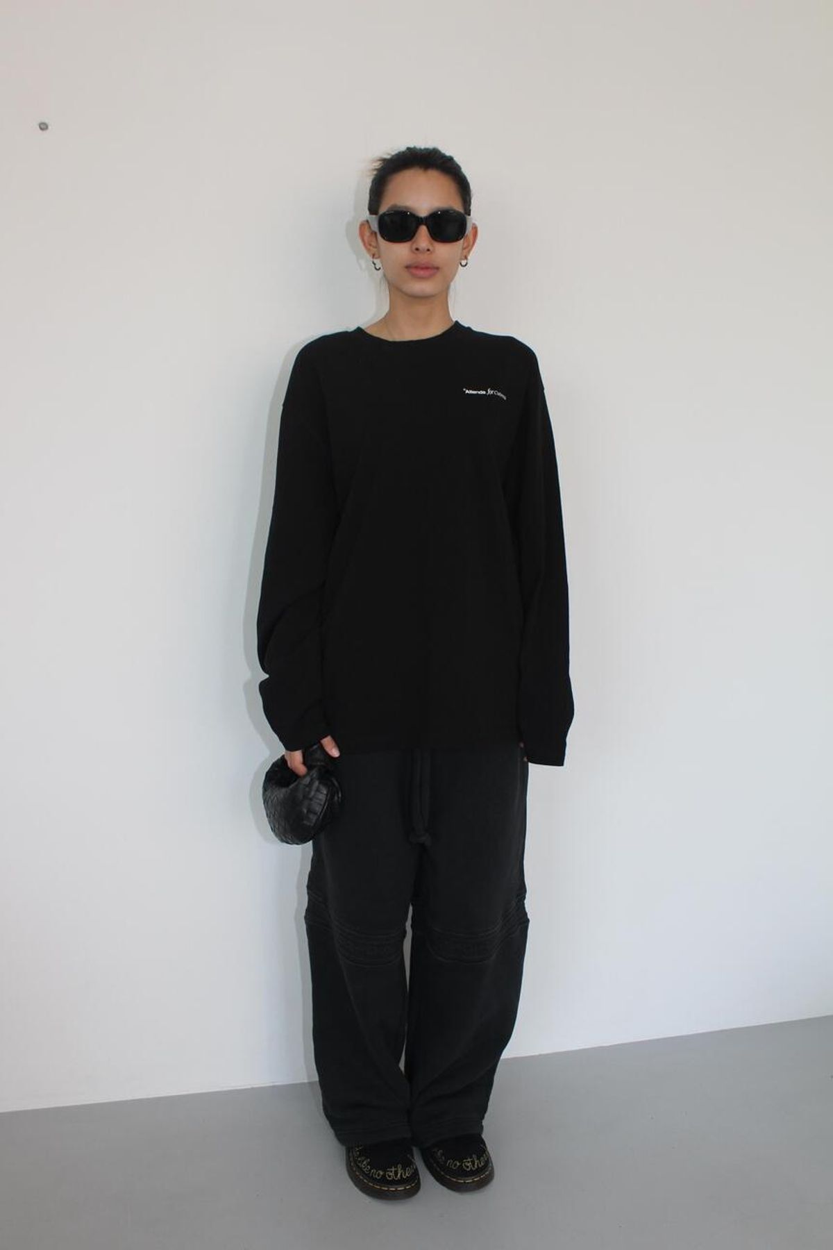 어텐즈(ATTENDS) Basic Long Sleeve Tee Shirt (Black)
