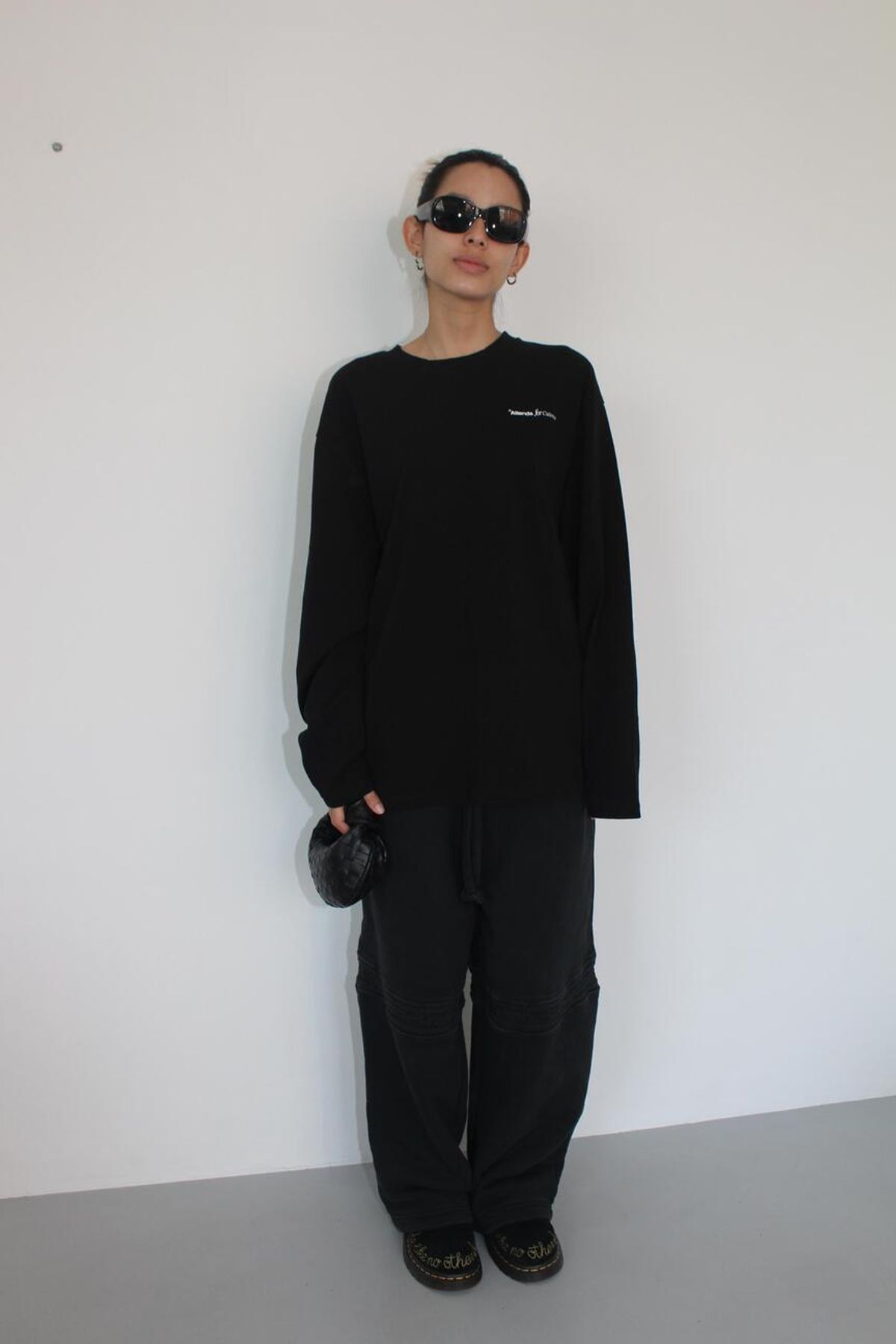 어텐즈(ATTENDS) Basic Long Sleeve Tee Shirt (Black)