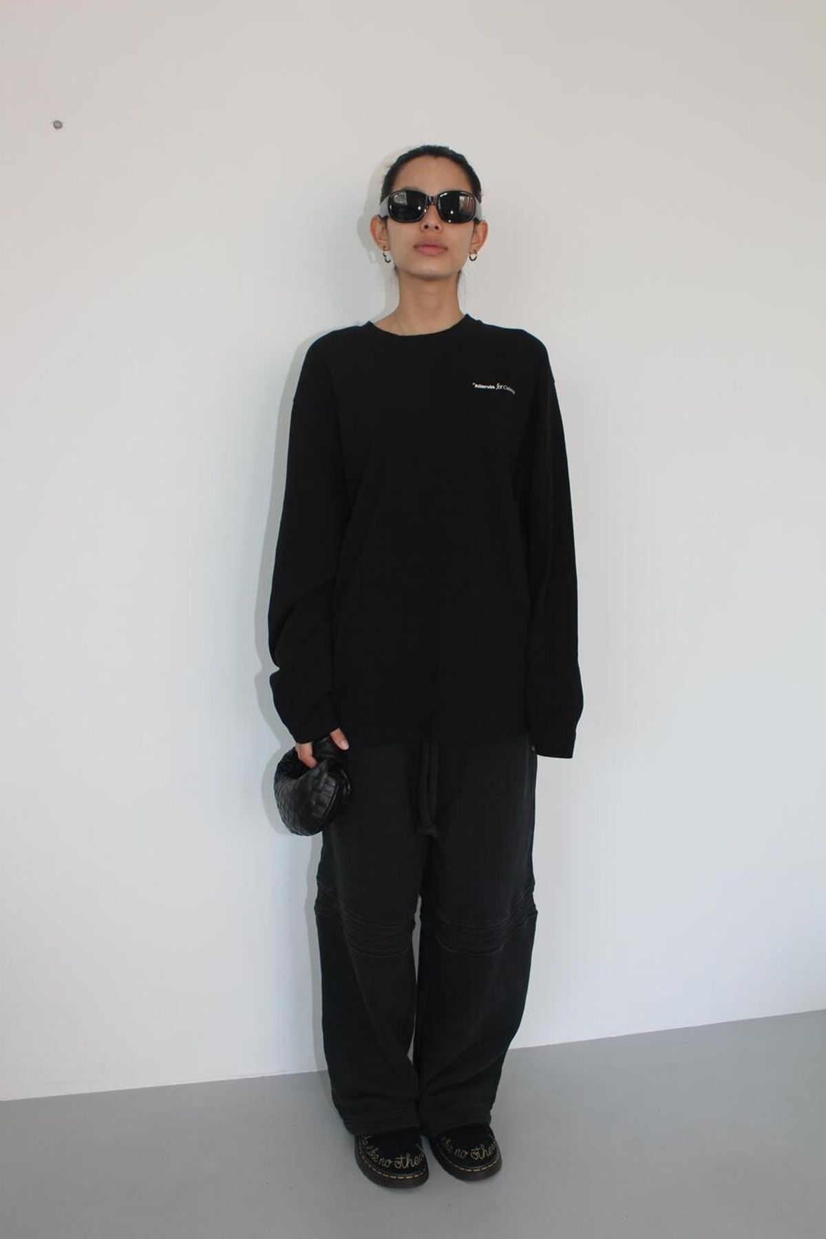어텐즈(ATTENDS) Basic Long Sleeve Tee Shirt (Black)