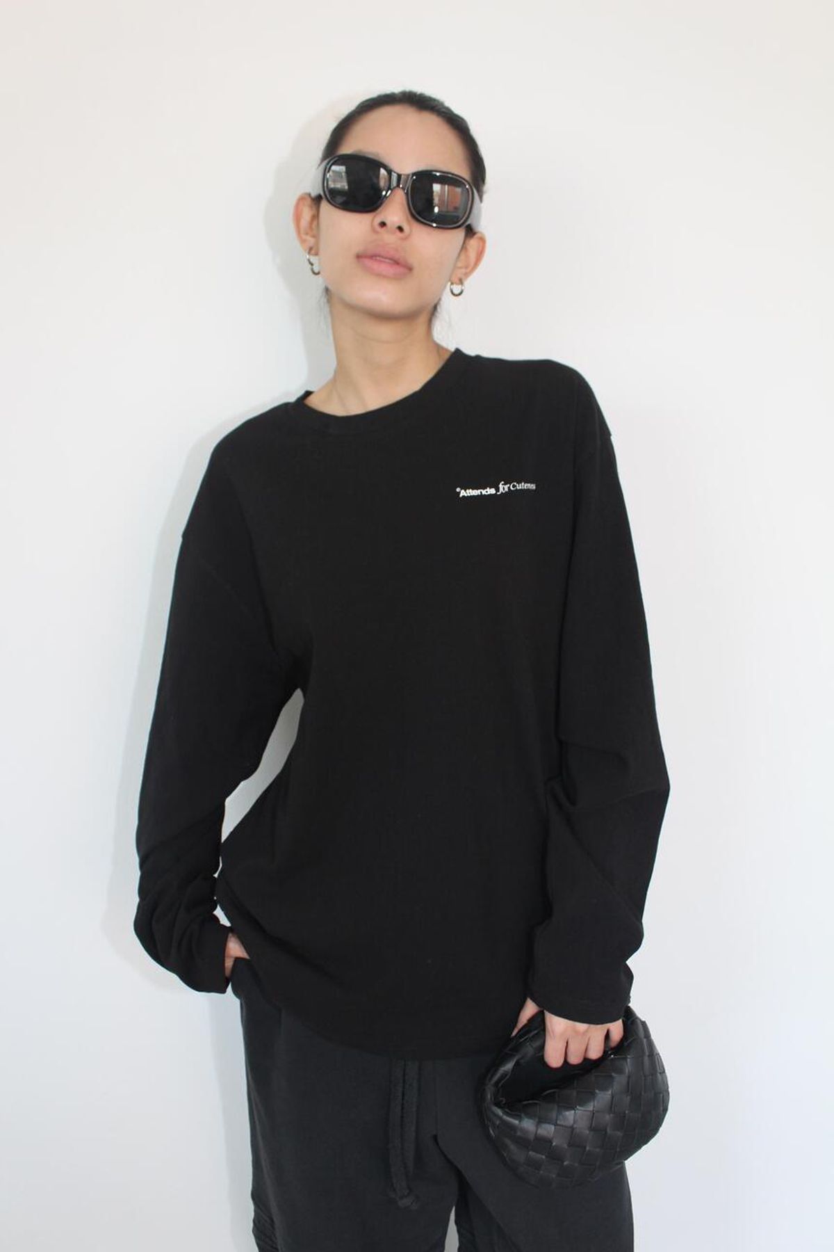 어텐즈(ATTENDS) Basic Long Sleeve Tee Shirt (Black)