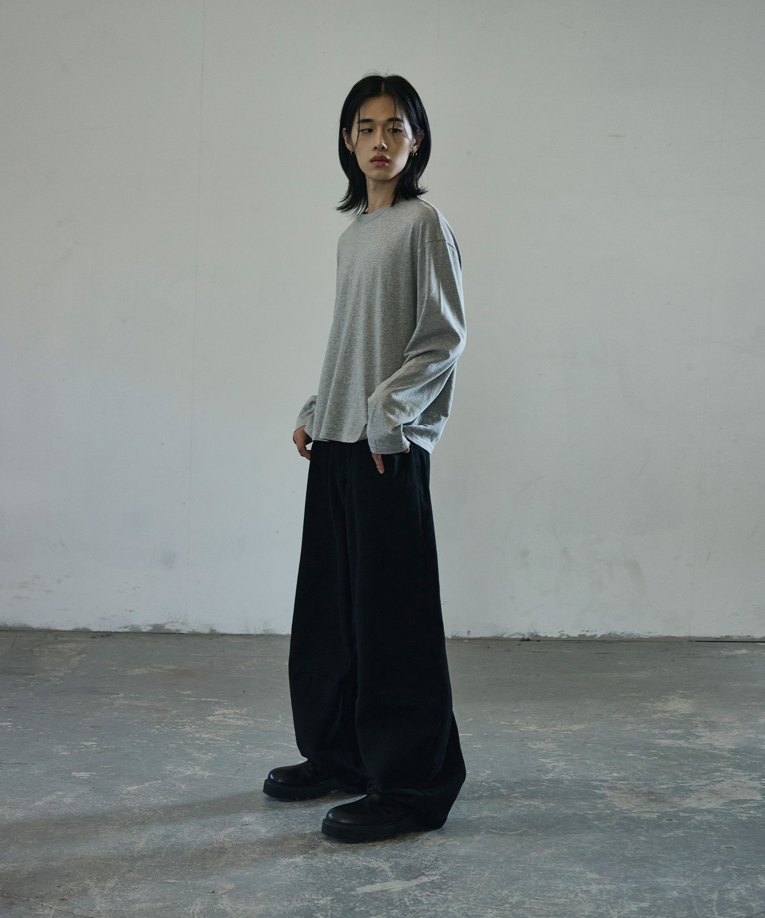 MUSINSA公式 | SIGNATURE Wide Curved Dart Cotton Pants [Black]