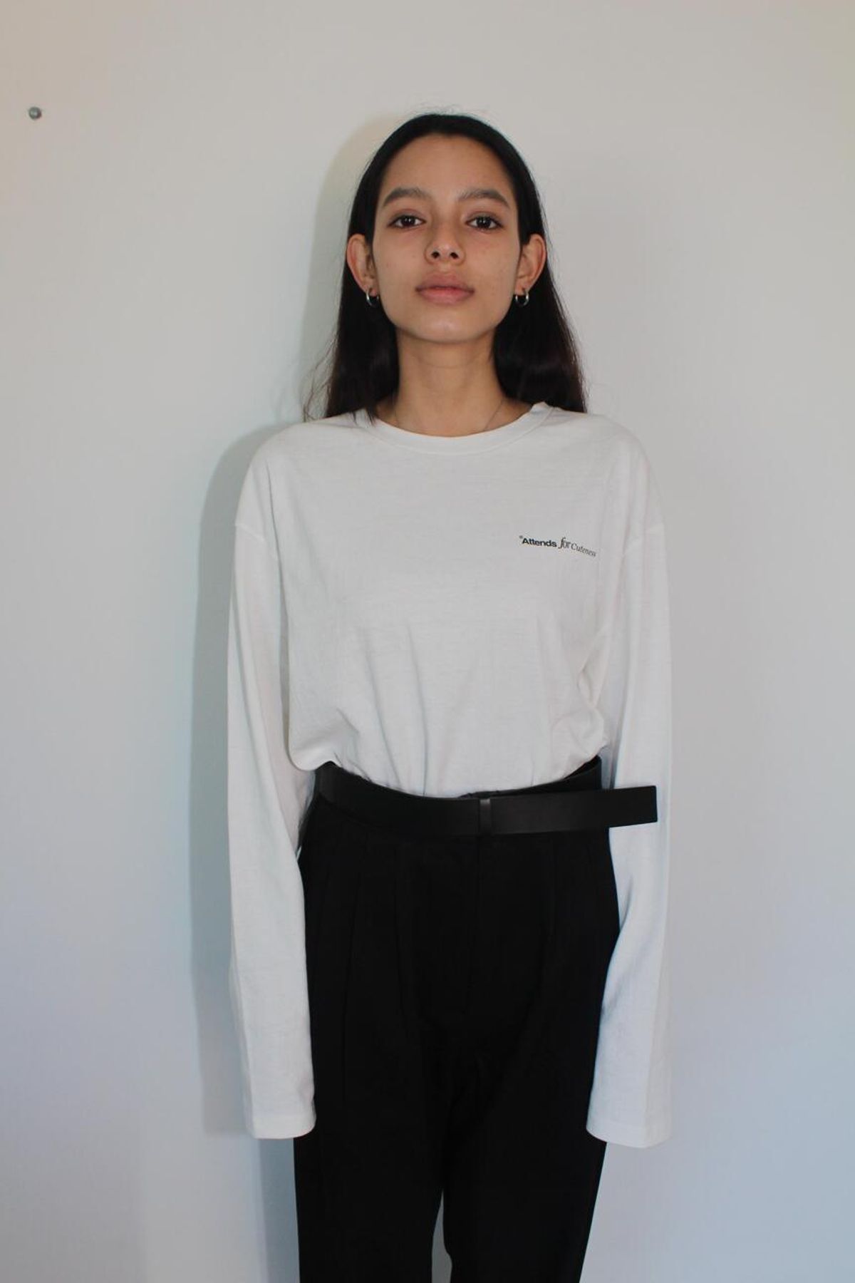 어텐즈(ATTENDS) Basic Long Sleeve Tee Shirt (White)
