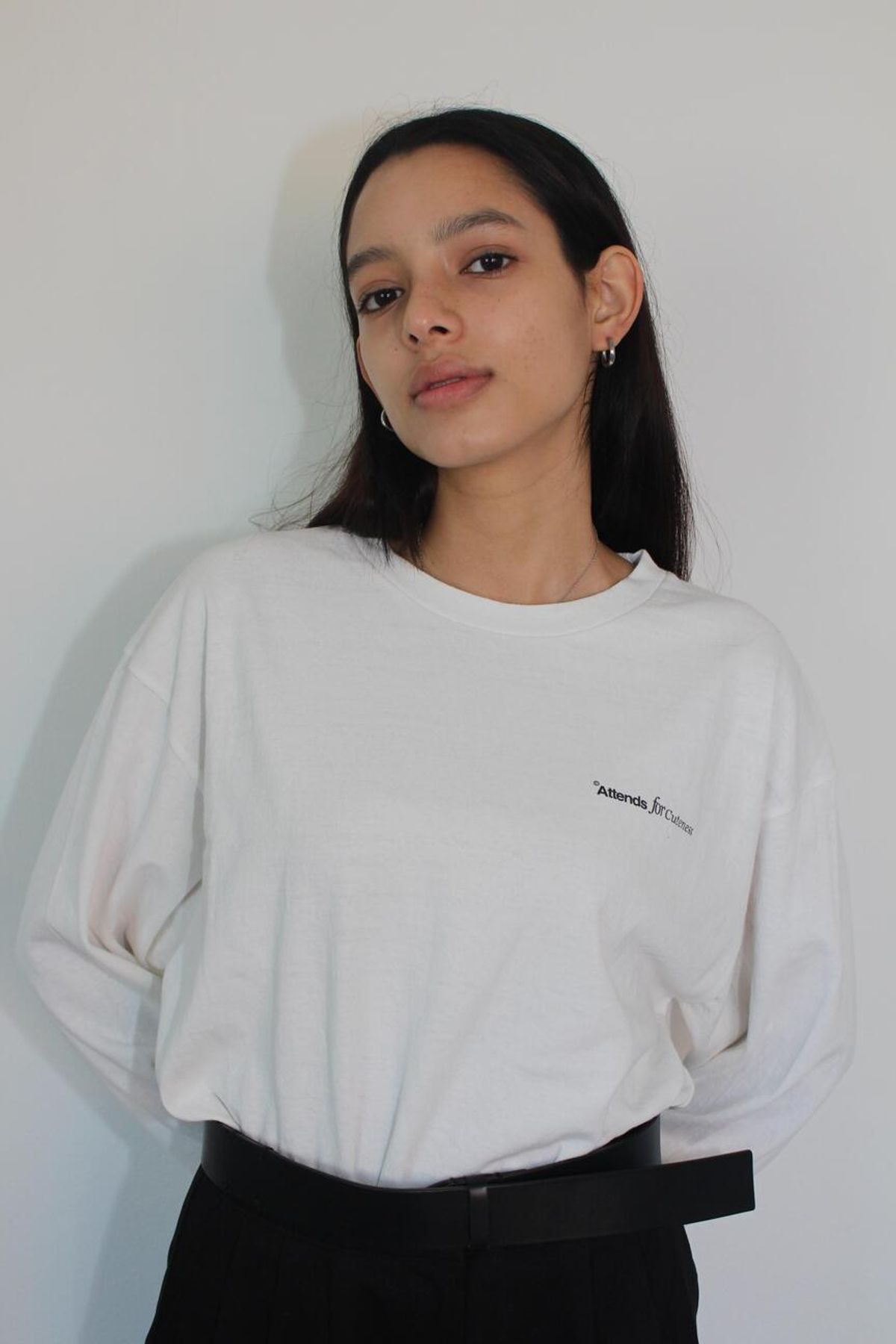 어텐즈(ATTENDS) Basic Long Sleeve Tee Shirt (White)