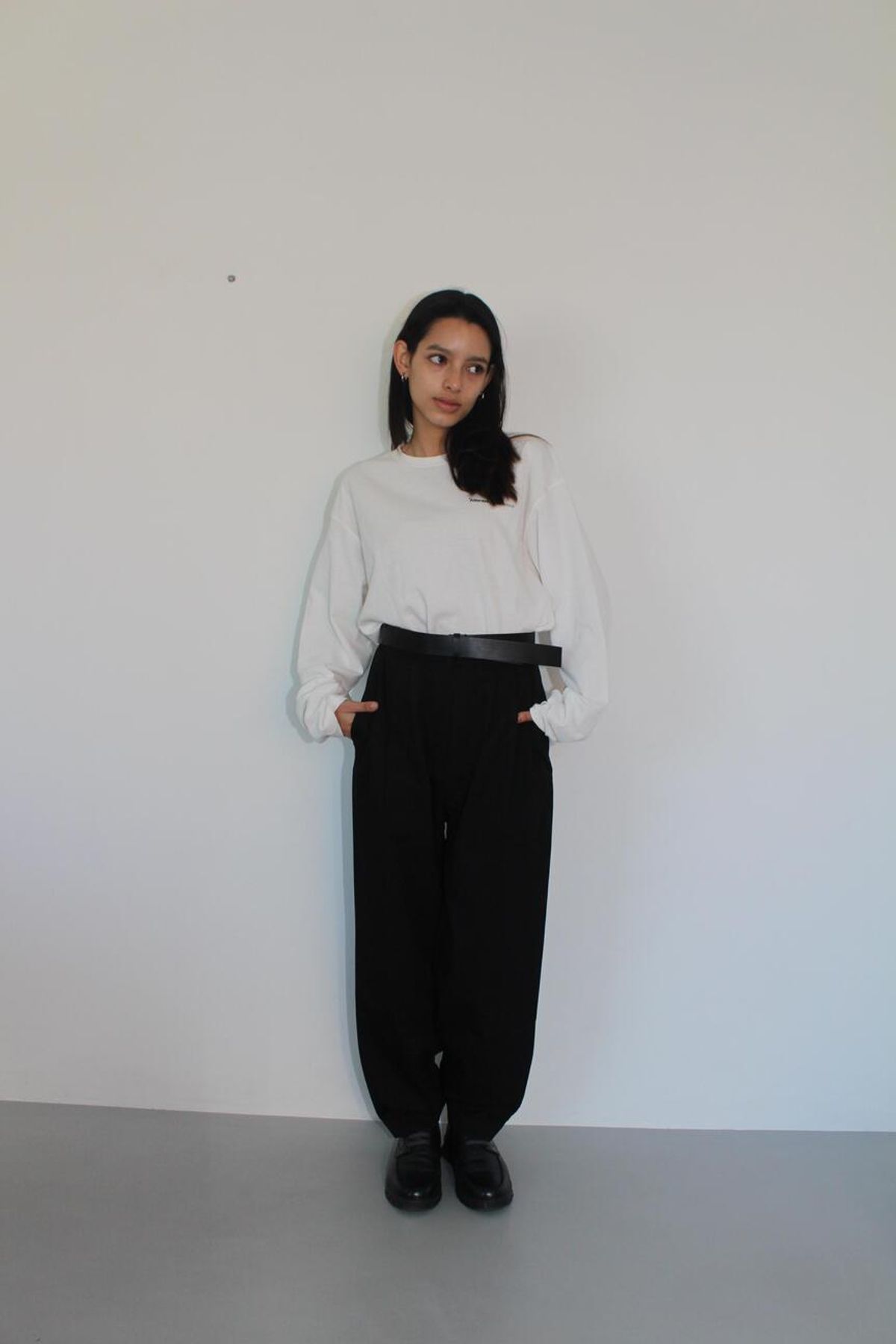 어텐즈(ATTENDS) Basic Long Sleeve Tee Shirt (White)