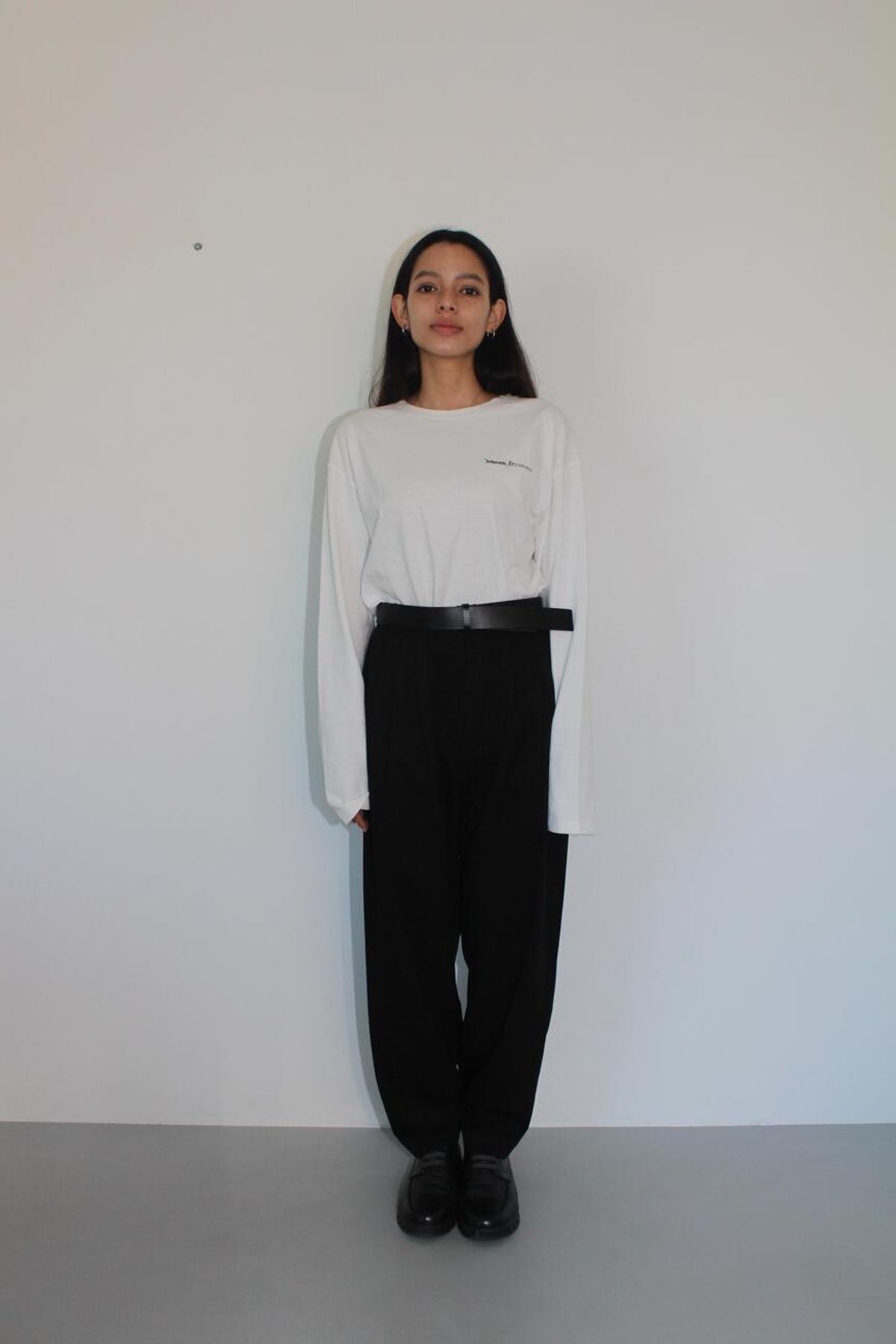 어텐즈(ATTENDS) Basic Long Sleeve Tee Shirt (White)