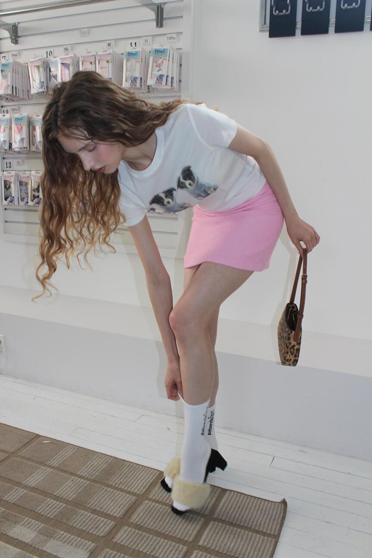 어텐즈(ATTENDS) Husky Dog Tee