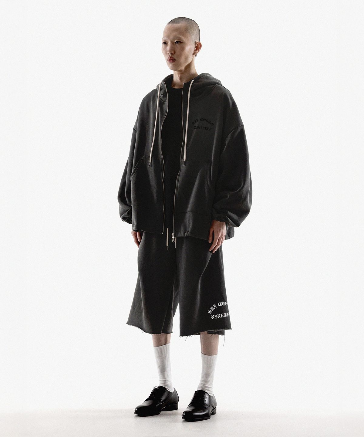 팬쇼(FANSHOW) ARCH SCN STRING MID LENGTH HOODED ZIP UP - PIGMENT BLACK ...