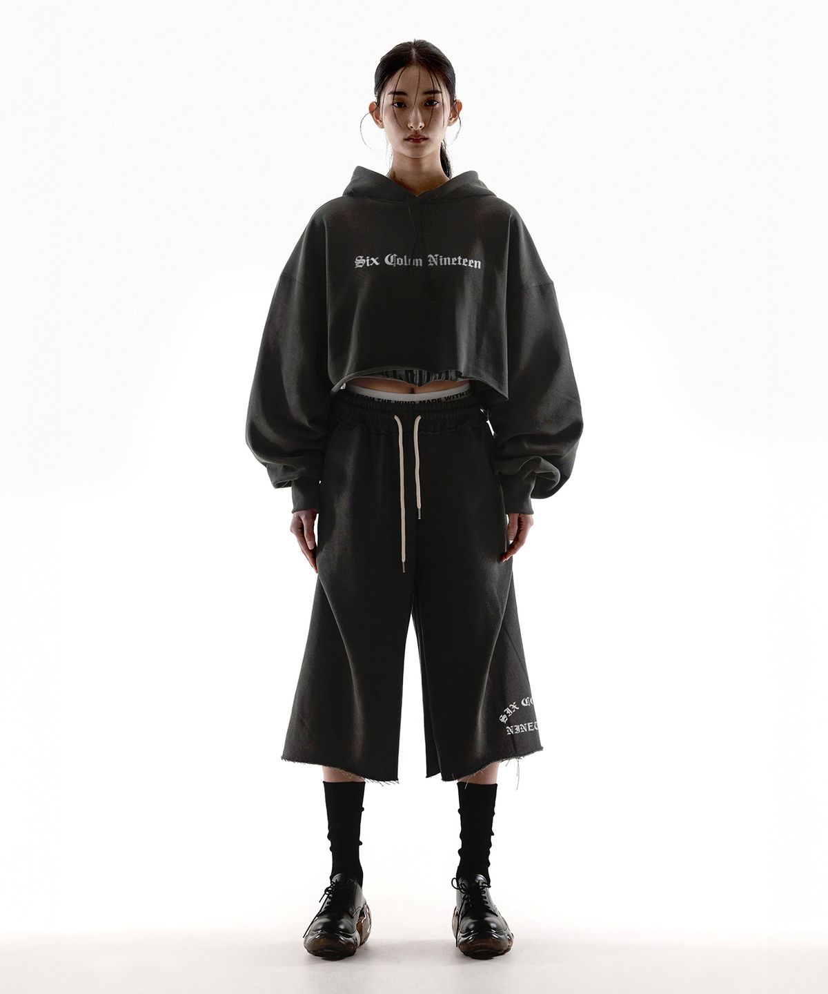 팬쇼(FANSHOW) ARCH SCN GEOMETRY 3/4 SWEAT PANTS - PIGMENT BLACK