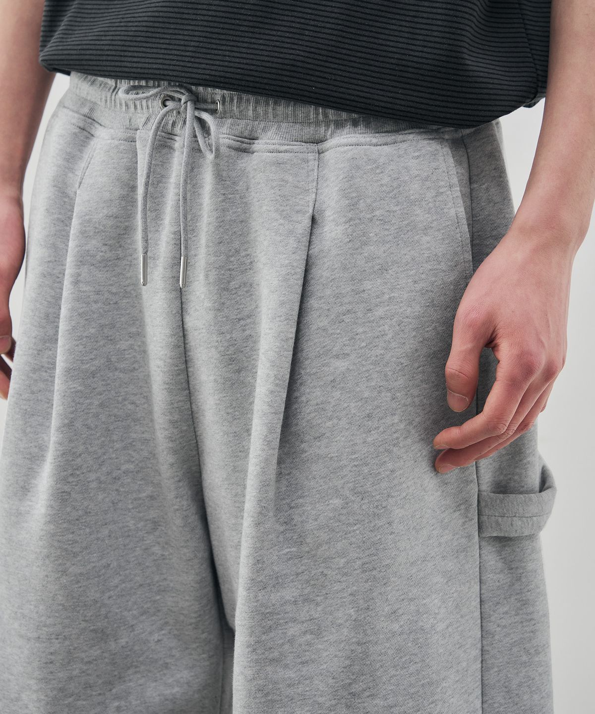 드로우핏(DRAW FIT) [DRAW FIT X DAILY ROOM] 로버스트 버뮤다 스웻 팬츠 [M.GREY]
